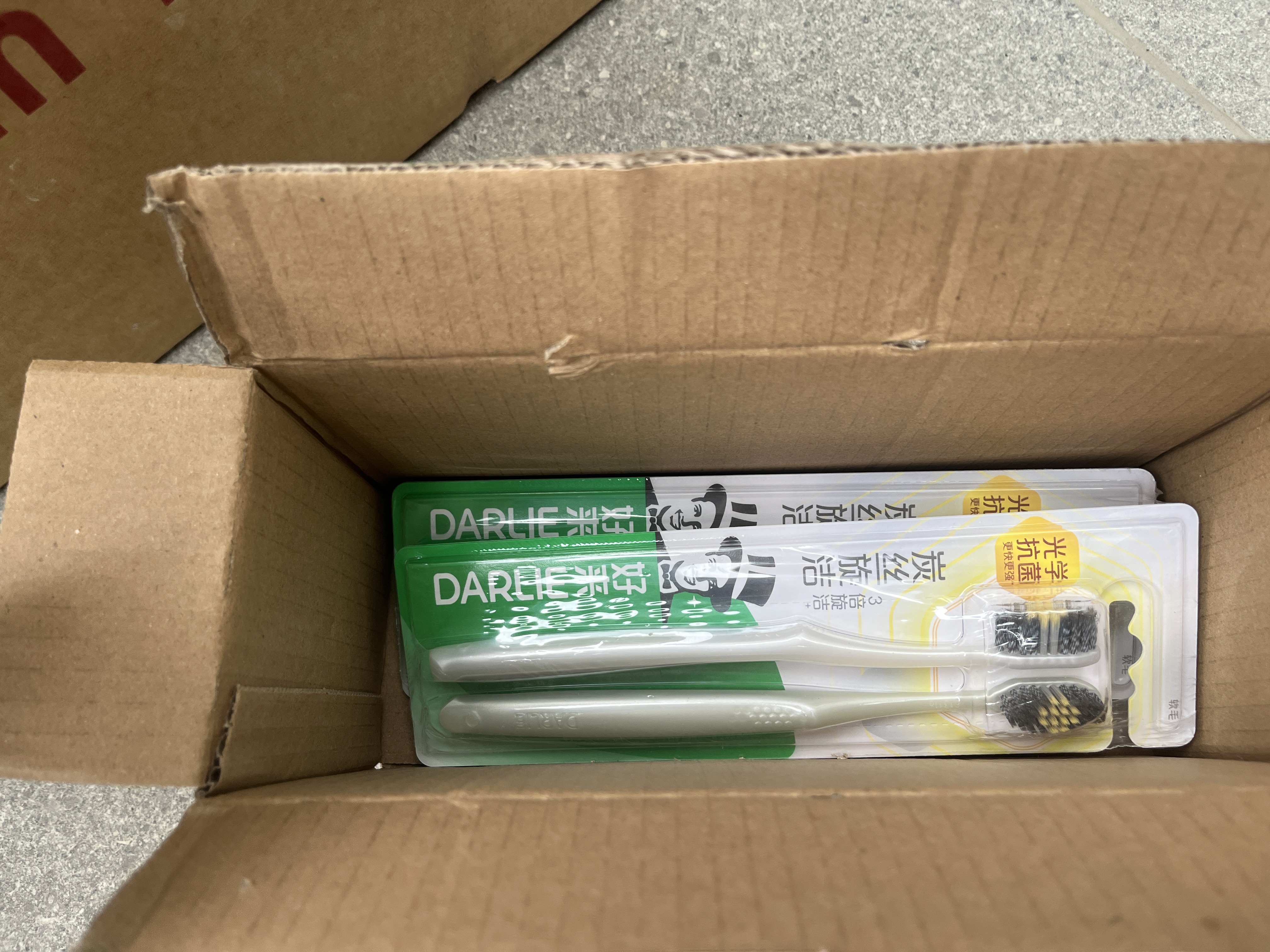 好来（DARLIE）原黑人炭丝旋洁软毛牙刷石墨烯螺旋炭丝刷毛光学3倍速抗菌6支装 实拍图