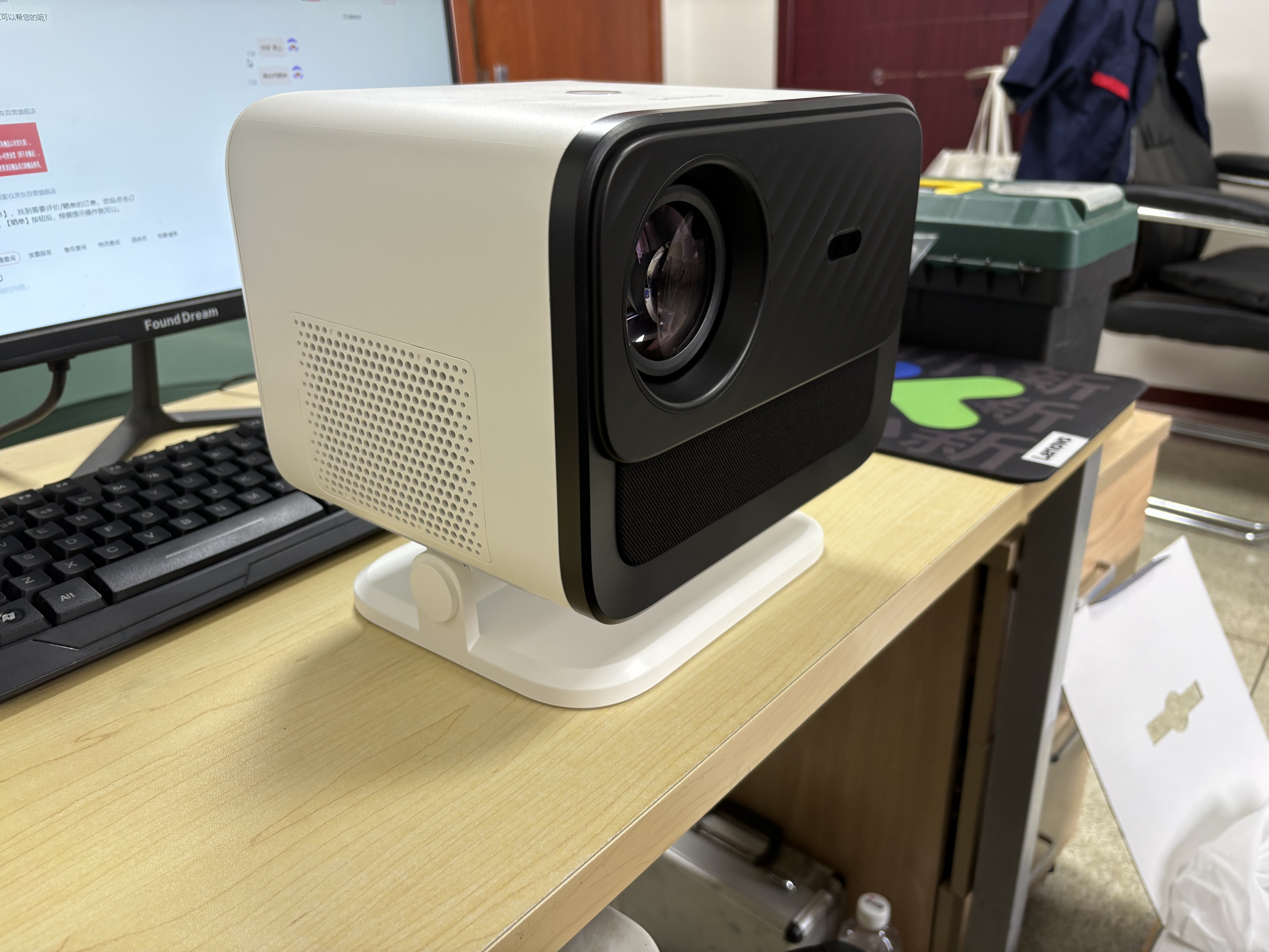 飞利浦（PHILIPS）NeoPix 545投影仪家用 高清家庭影院电视办公游戏投影机（无感自动对焦 全封闭式光机 超清画质 ） 实拍图