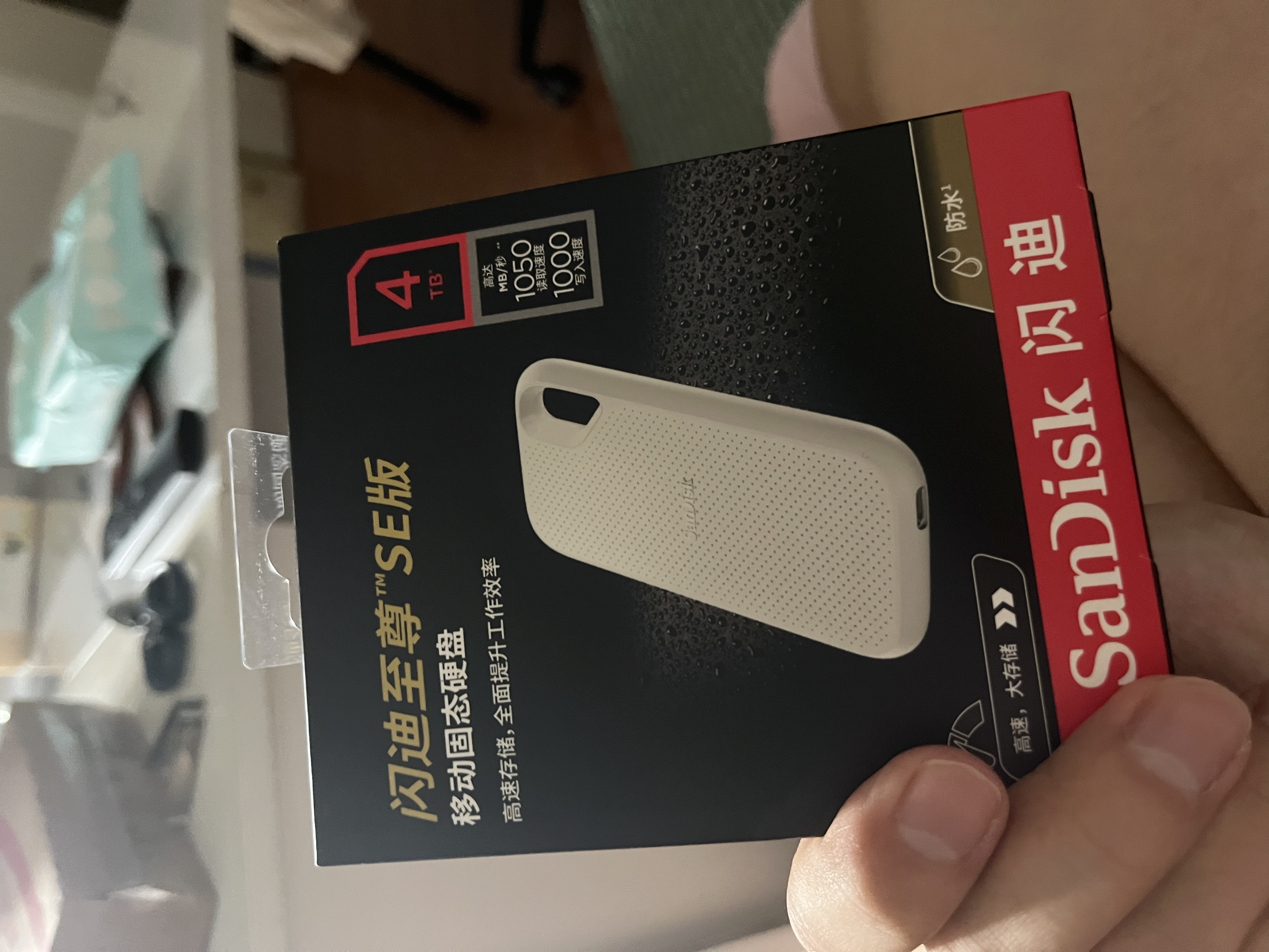 闪迪（SanDisk）4TB Type-c USB3.2 NVMe移动固态硬盘 PSSD E5D京东限定版 1050MB/s 三防保护 手机直连笔记本外接 实拍图
