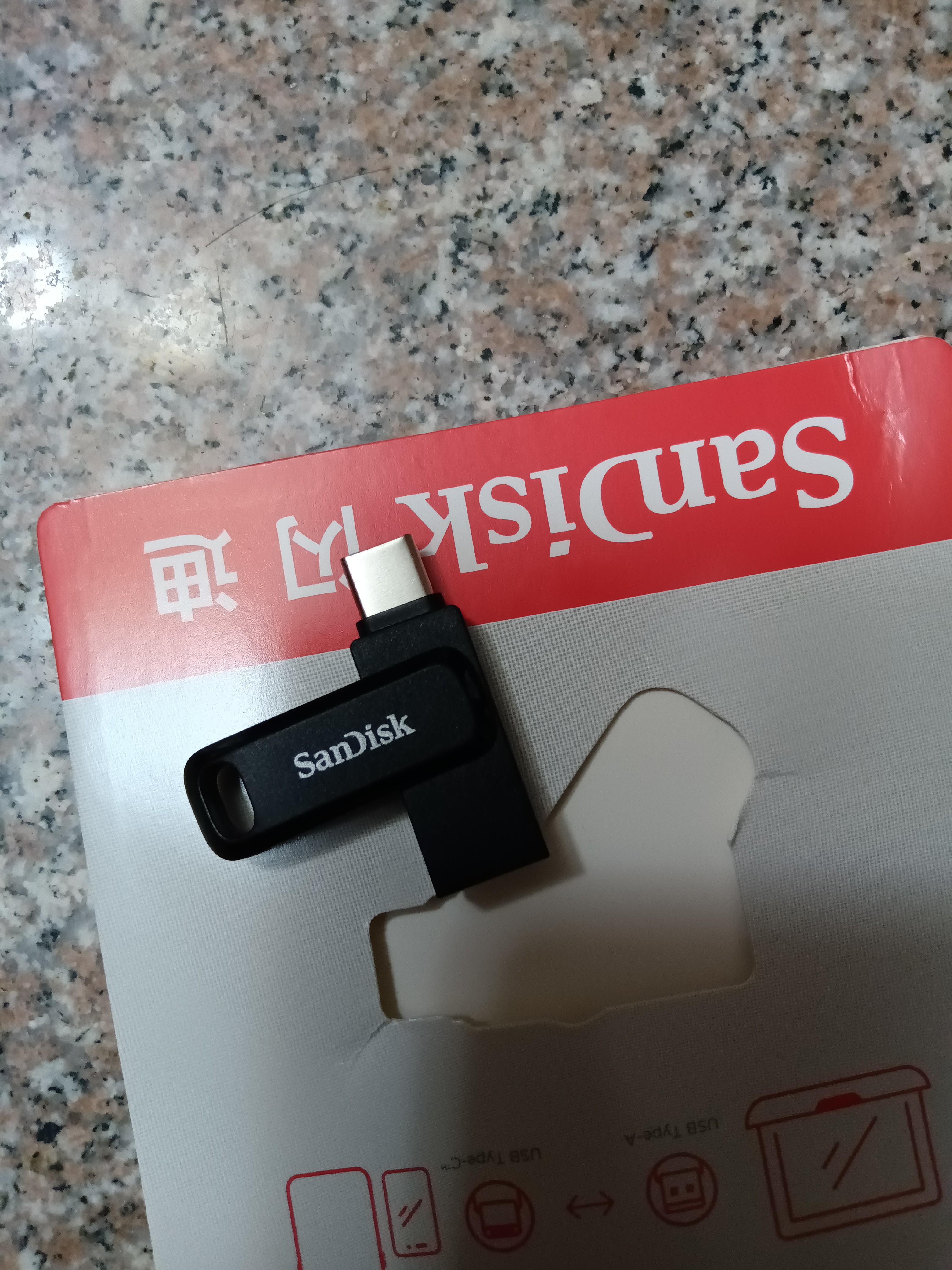 闪迪（SanDisk）128GB Type-C USB3.2 手机U盘DDC3黑色 读速高达400MB/s 自动备份 手机电脑两用  实拍图