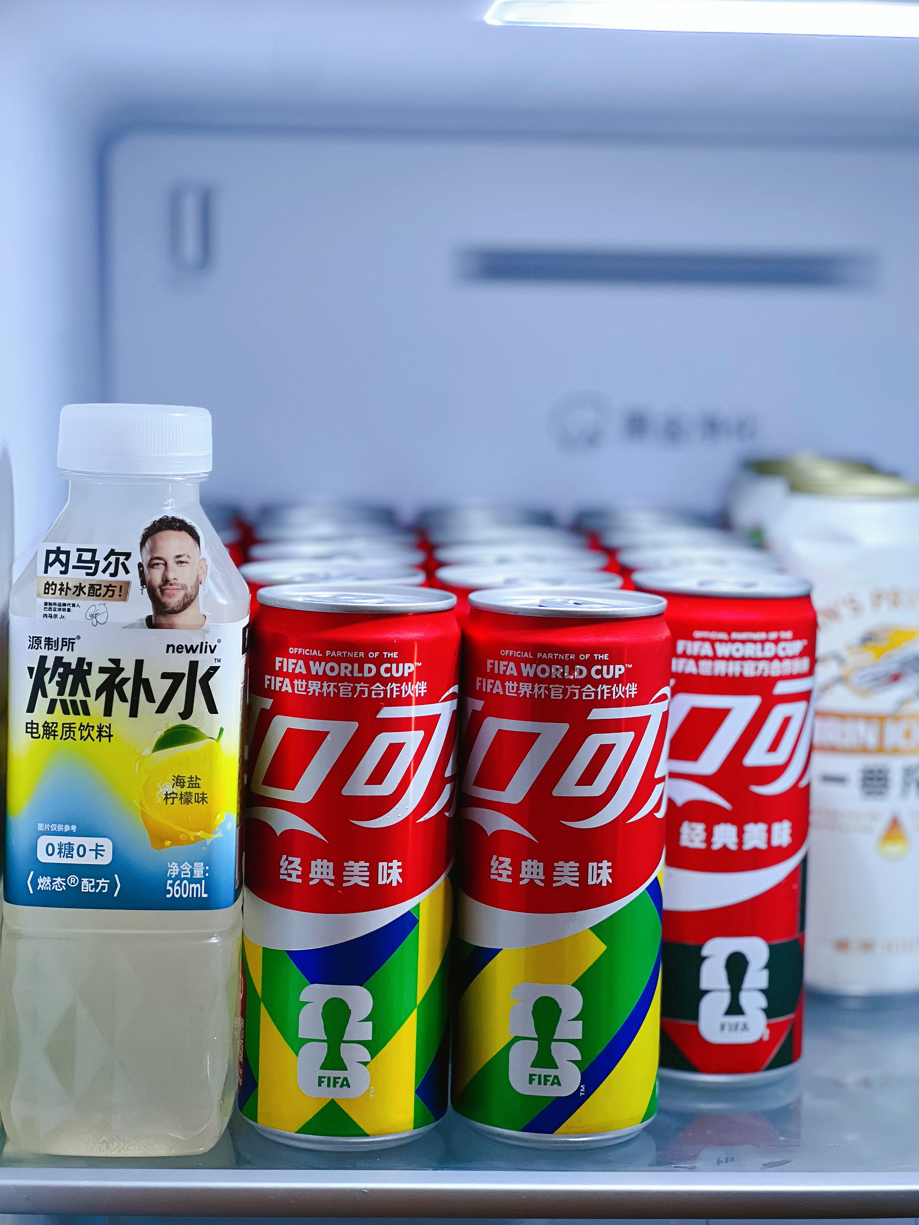 可口可乐（Coca-Cola）FIFA世界杯主题罐330*20罐(16支国家队+4足球版面)京东独家整箱装 实拍图