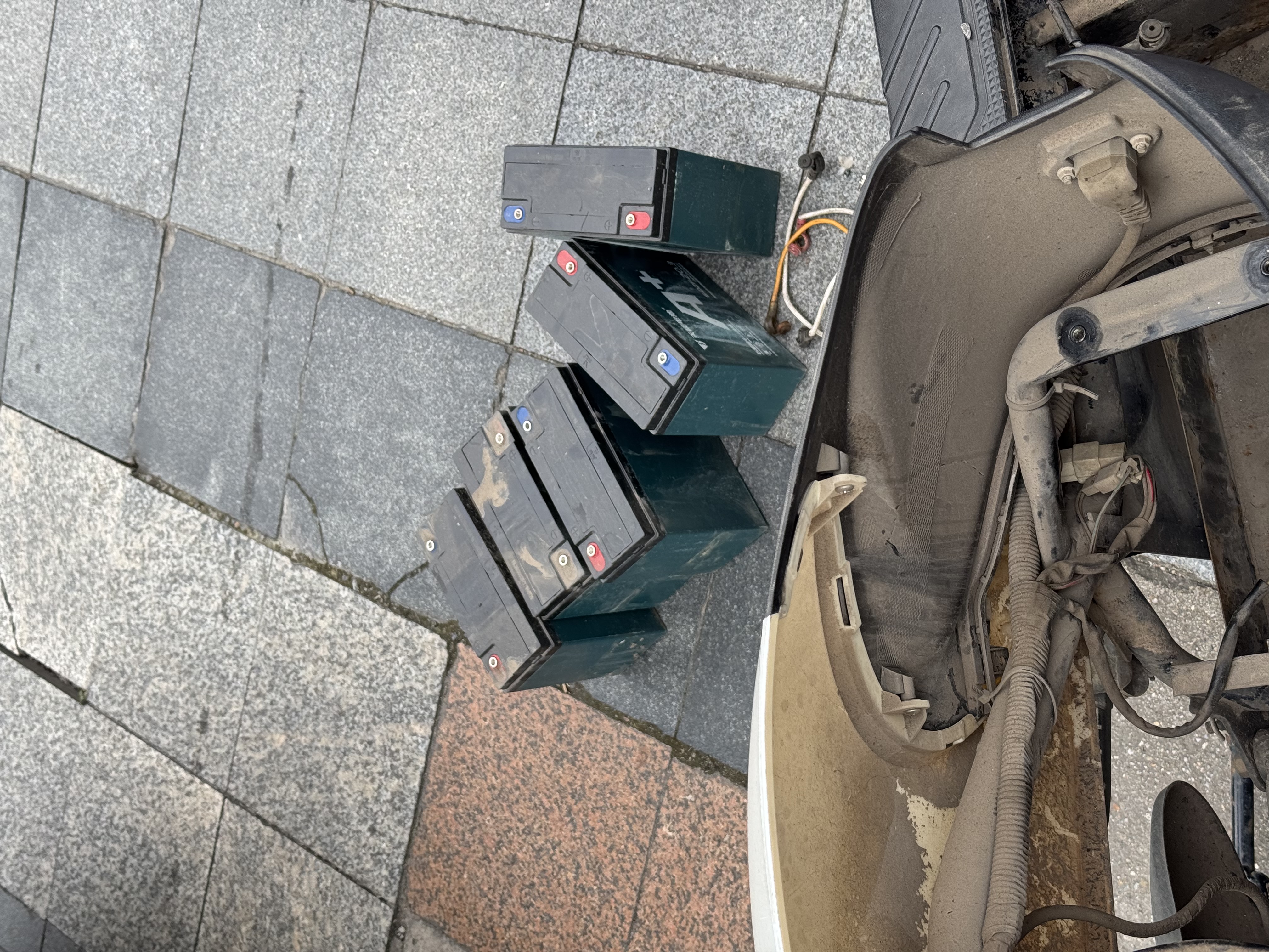超威真A+升级2代48V60V72V石墨烯电动车电池铅酸电瓶适用爱玛雅迪台铃 60V21Ah 以旧换新 5只装 【重磅升级】2代 适配20-25Ah 实拍图