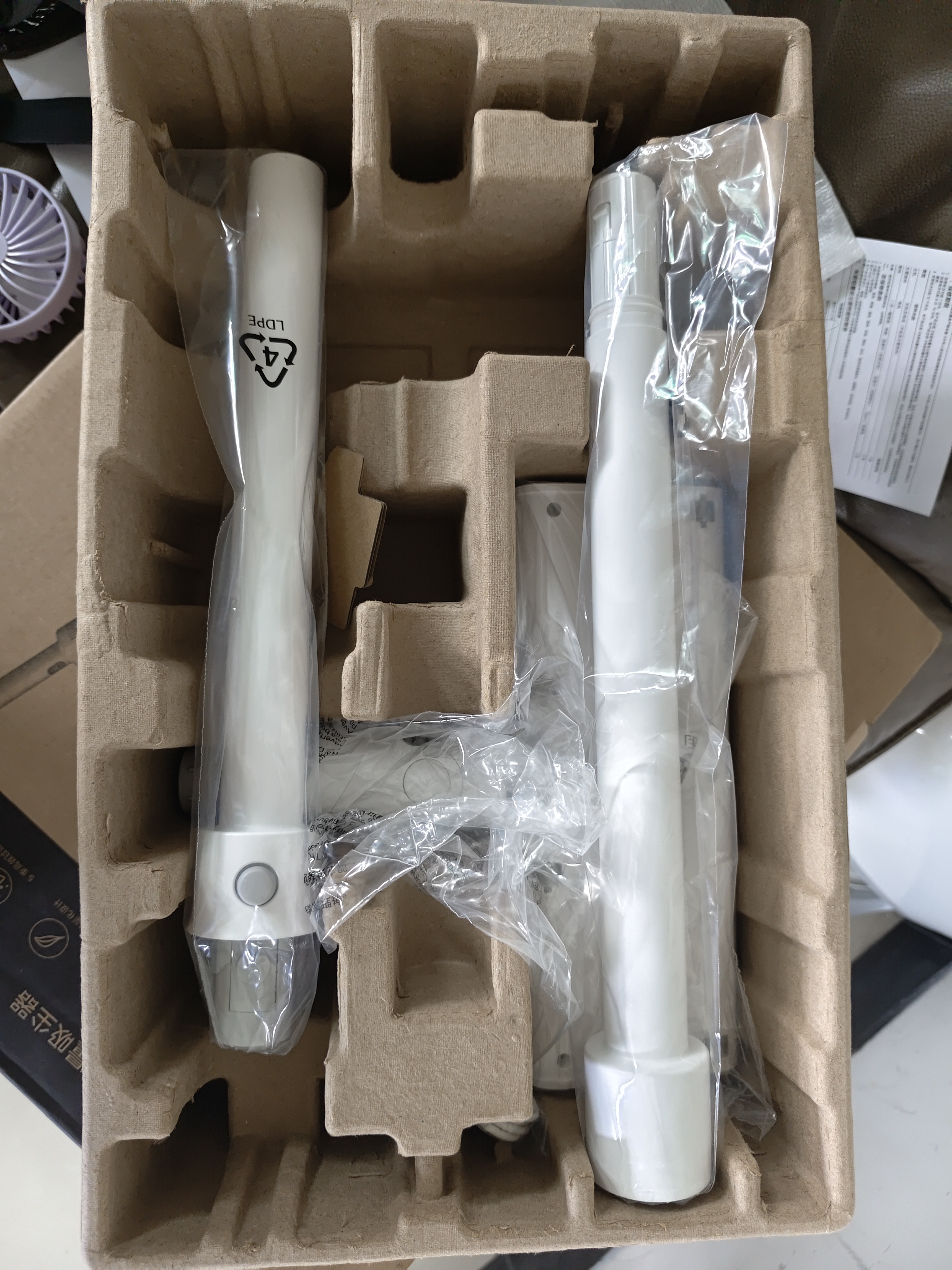 米家小米轻量吸尘器 超轻主机 无线手持车载家用吸尘 大吸力长续航 便携可拆卸吸猫毛 实拍图