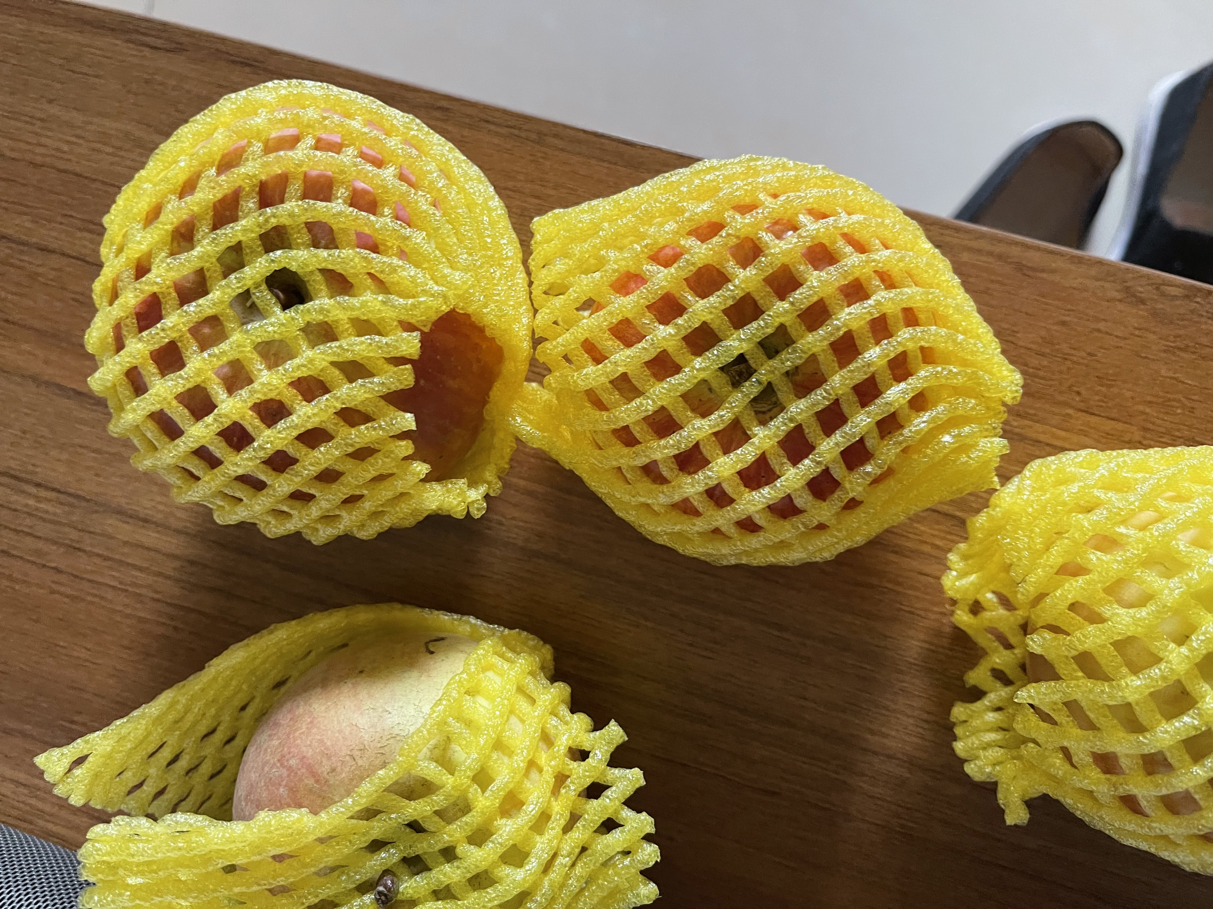 【东东农场专供】山东烟台红富士苹果脆甜多汁栖霞丑苹果 80mm+带箱4斤净重3.6斤 实拍图
