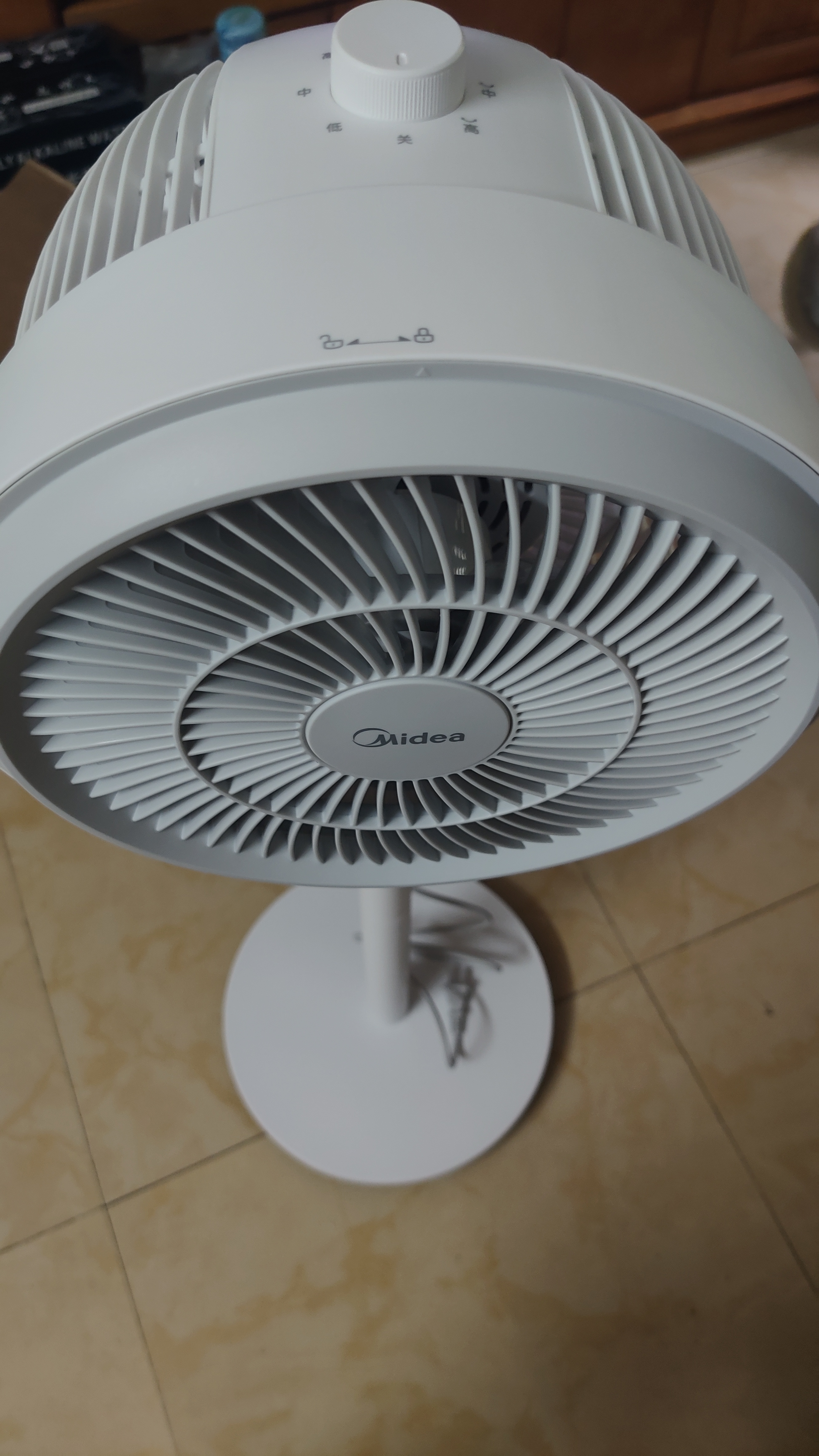 美的（Midea）【暴风循环】空气循环扇大风量电风扇落地扇轻音家用台式摇头卧室节能小风扇柔风轻羽扇 FGA24TQ 实拍图