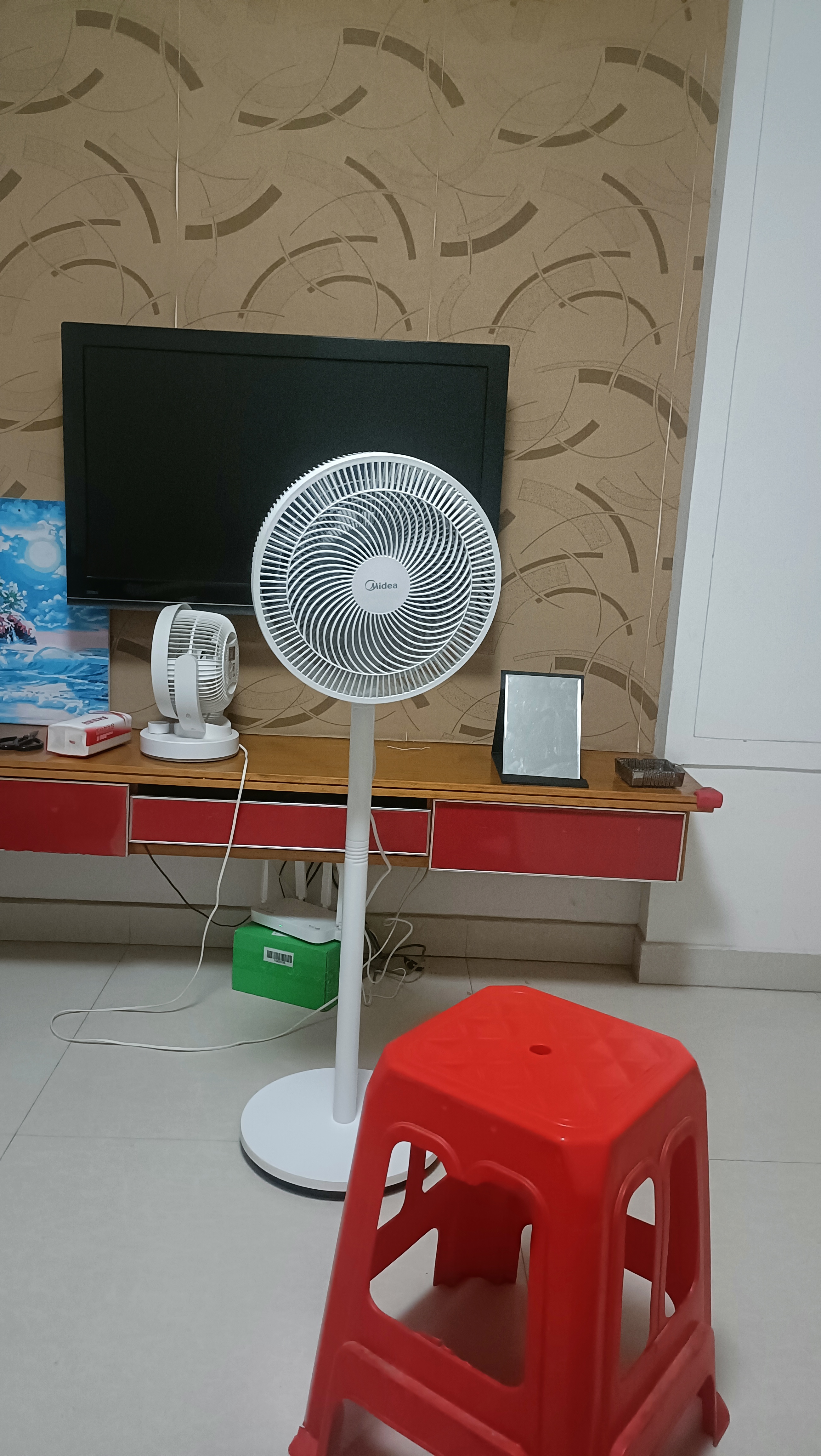美的（Midea）电风扇轻音柔风电风扇家用落地扇客厅卧室循环大风力可调节立式广角风扇 【7叶劲风 百万单品】家用落地扇 实拍图
