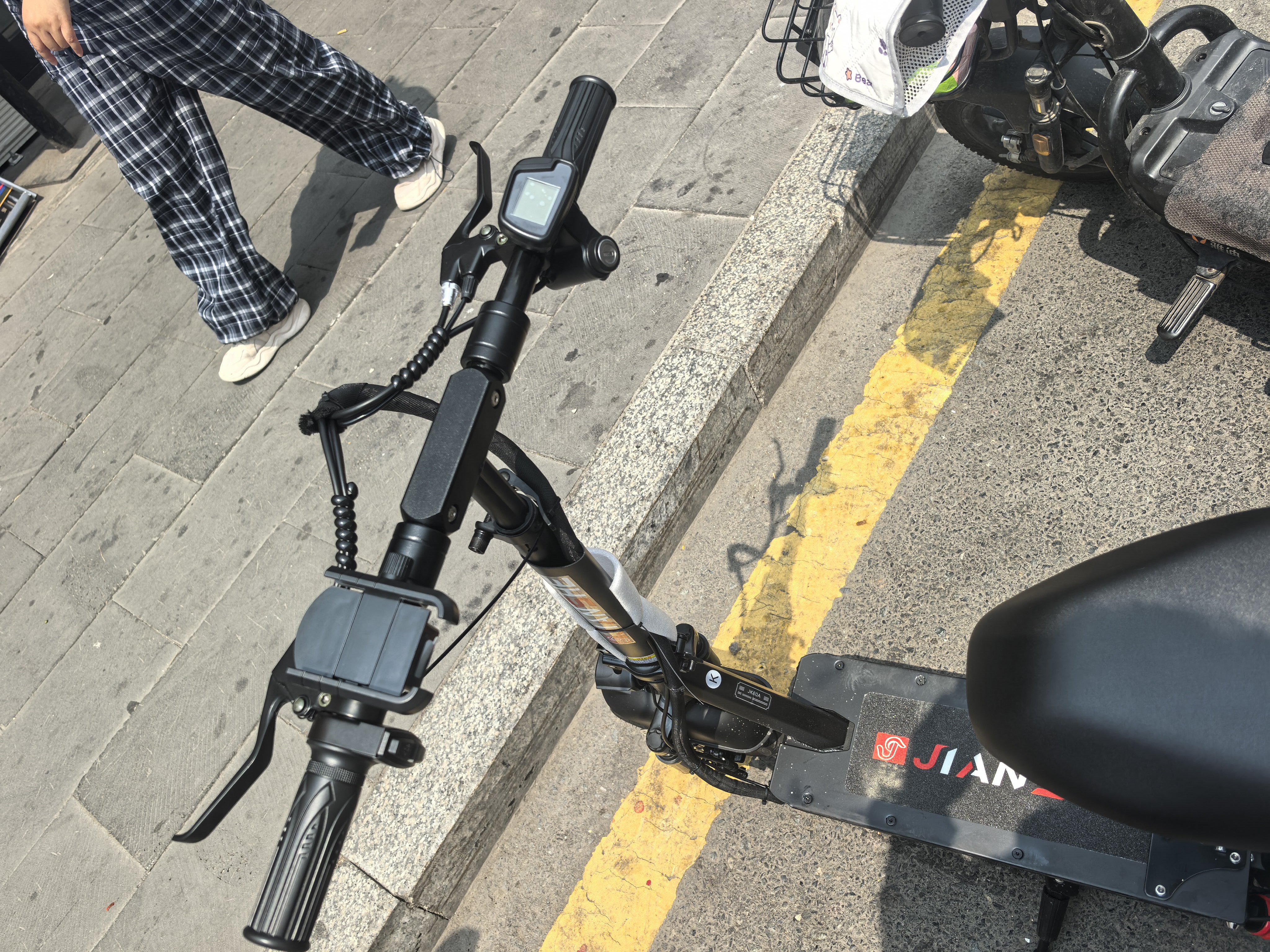 建设电动滑板车成人可折叠两轮小型便携代驾折叠滑板车迷你踏板车锂电池学生代步车 48V铝奢版-1500W-240公里-带座-送AI遥控 实拍图