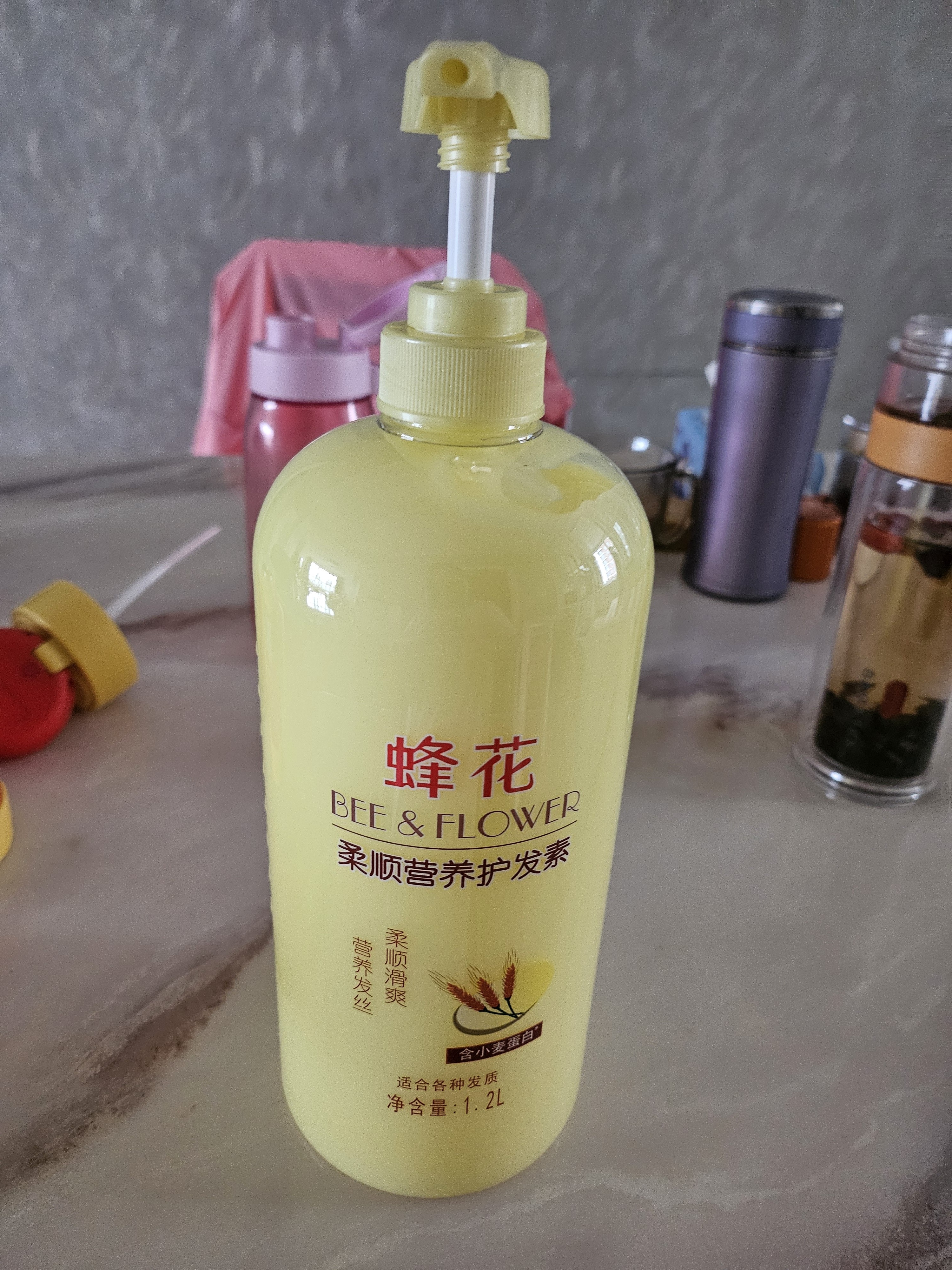 蜂花柔顺营养护发素(小麦蛋白)1.2L滋润保湿秀发自然柔顺闪耀 实拍图