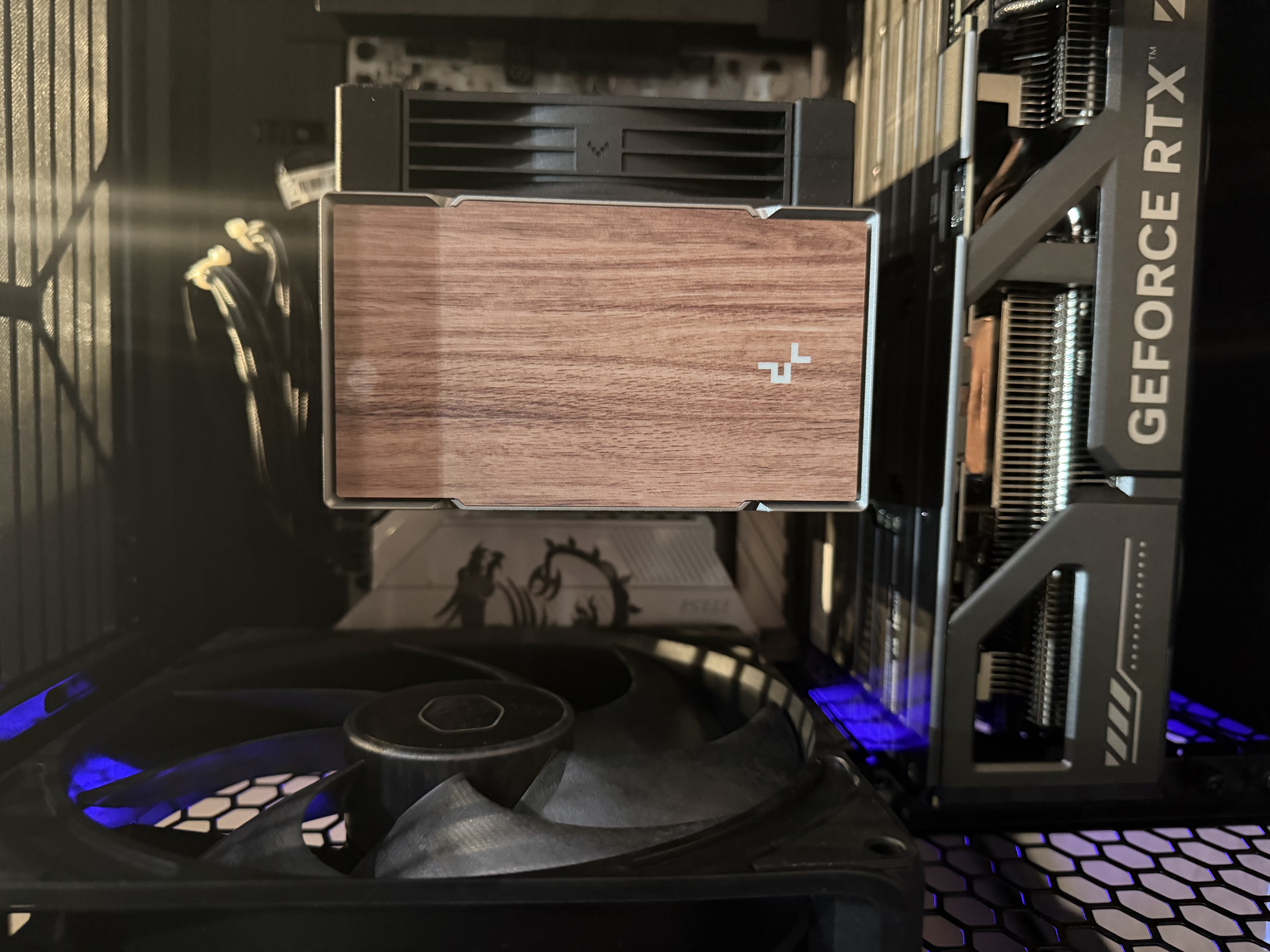 九州风神（DEEPCOOL）冰立方AK700暗夜风冷散热器/7热管单塔全避位/8秒反转清灰/智能启停风扇/CTT2.0热管 实拍图