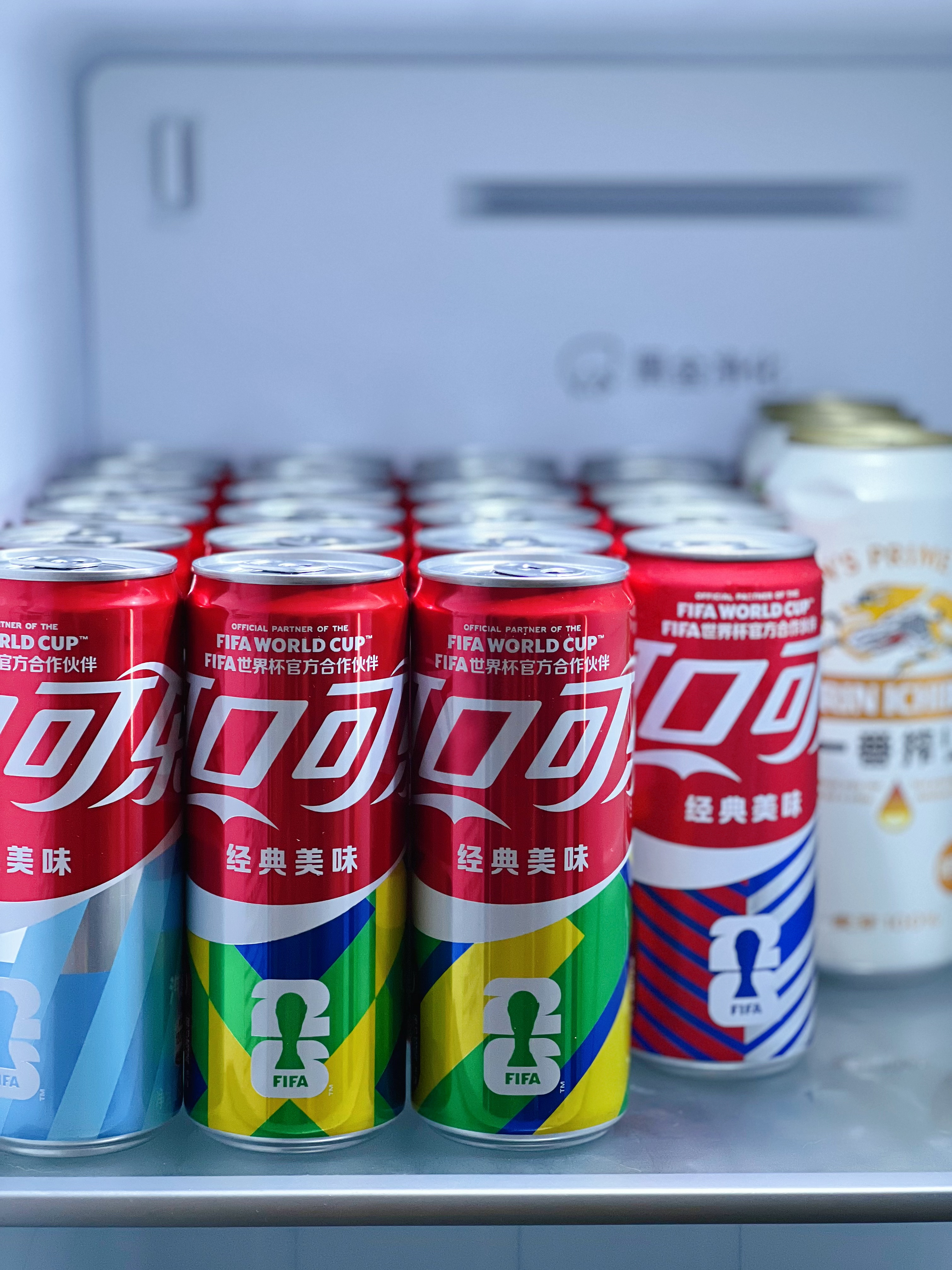可口可乐（Coca-Cola）FIFA世界杯主题罐330*20罐(16支国家队+4足球版面)京东独家整箱装 实拍图