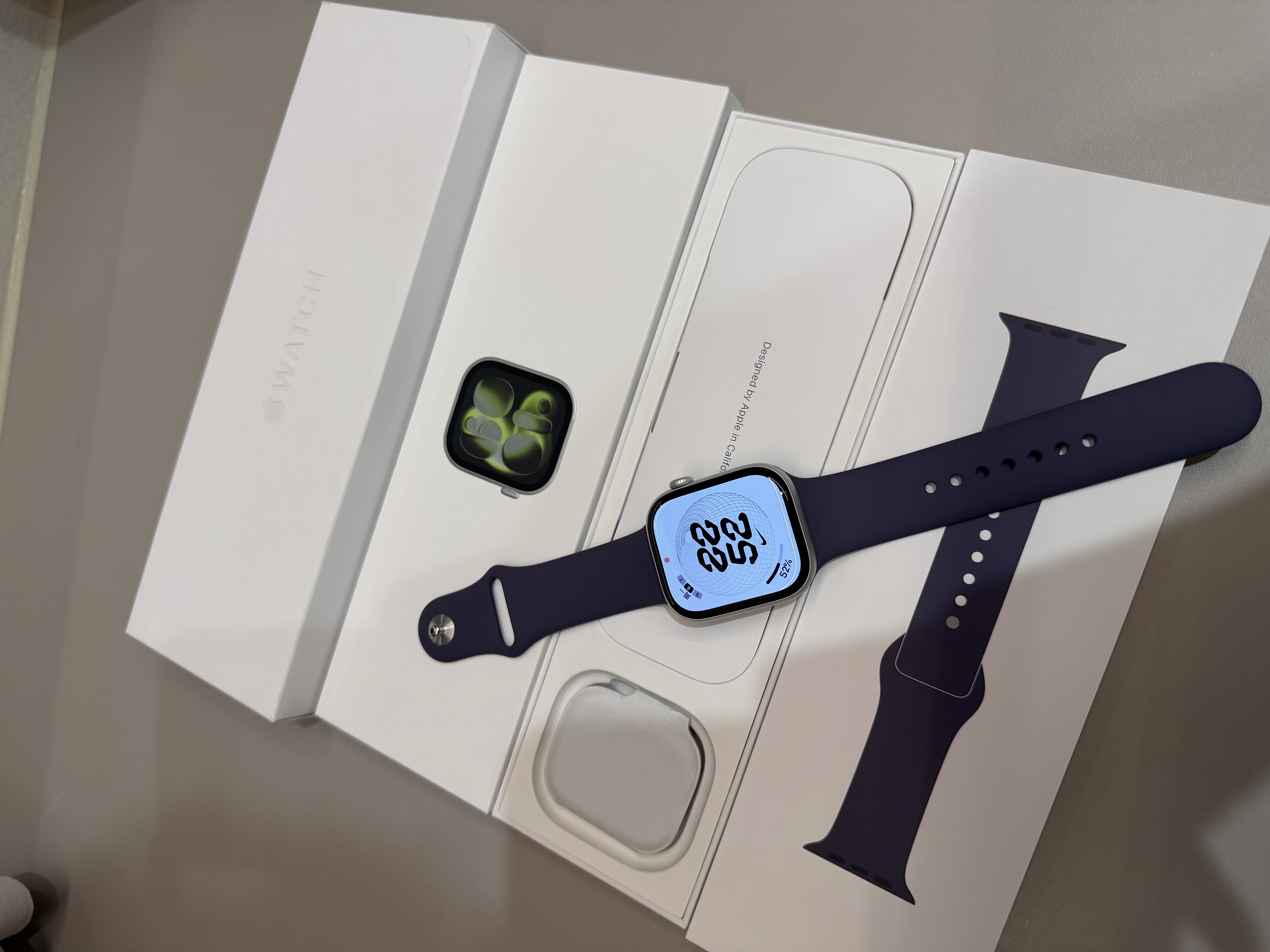 Apple/苹果 Watch S11 智能手表GPS款46毫米银色铝金属表壳雾紫色运动型表带S/M MEVW4CH/B 实拍图