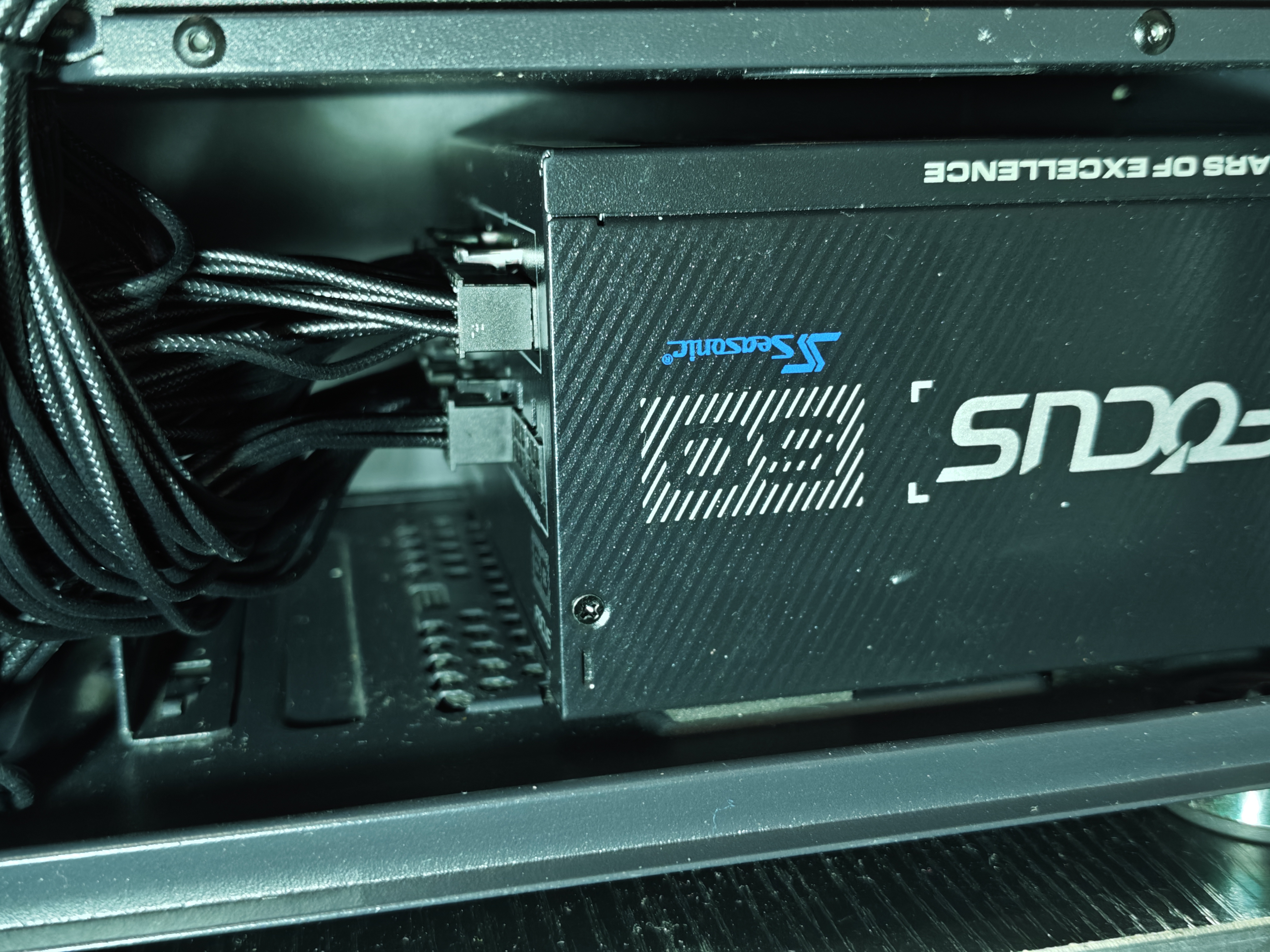 海韵（SEASONIC）【FOCUS v5 GX】850W 双色线材白金认证 电脑电源｜A级声学认证｜ATX 3.1｜CQC3级｜支持50系显卡 实拍图