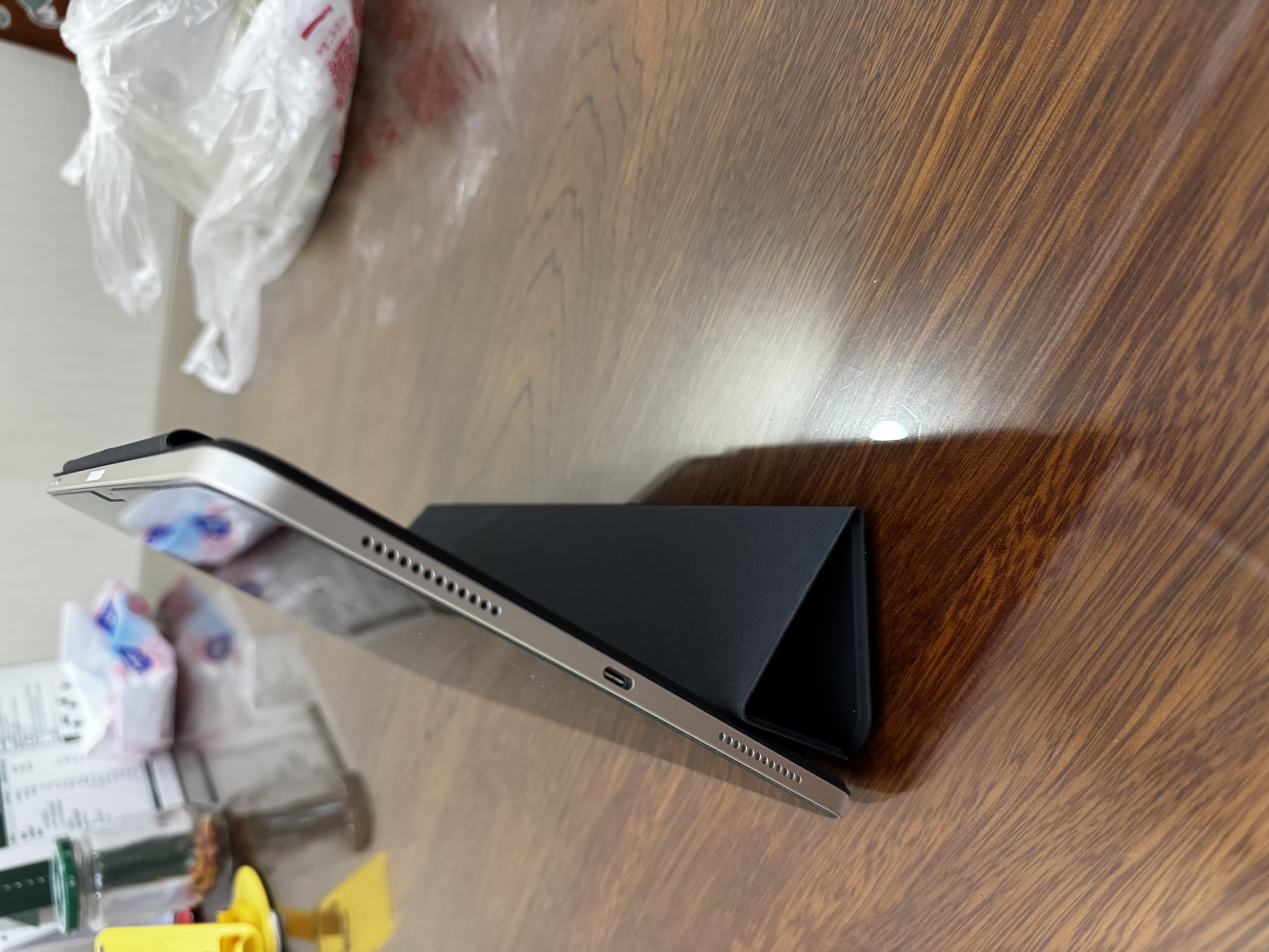 亿色适用iPad Air8/7/6/5/4保护套11/10.9英寸磁吸双面夹2026M4/25M3壳苹果平板电脑18款pro轻薄搭扣黑 实拍图