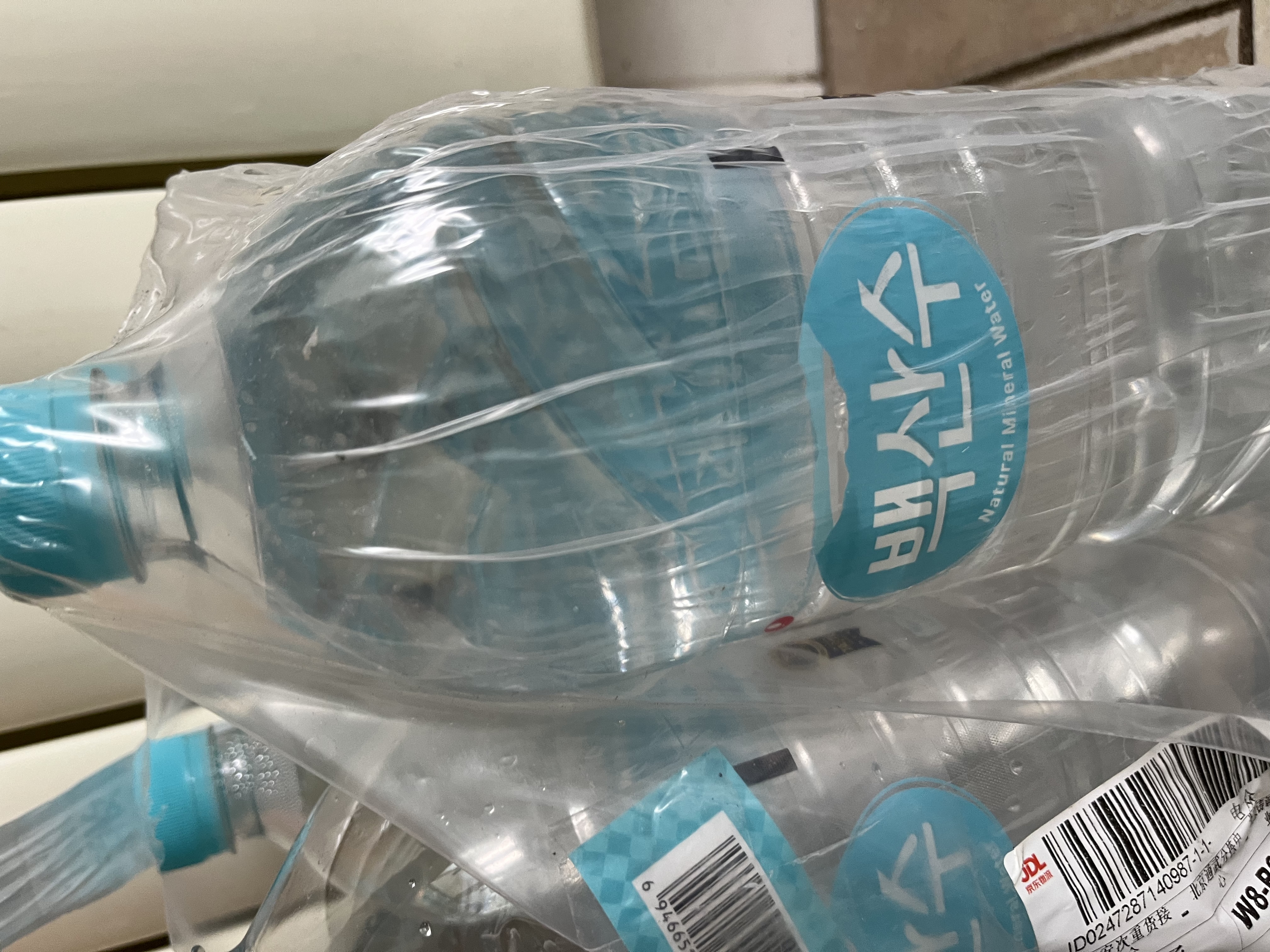 白山水 长白山天然火山矿泉水 2L*6瓶农心 整箱装 适宜煮饭泡茶春茶 实拍图