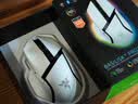 雷蛇（Razer）巴塞利斯蛇V3专业版无线鼠标  人体工学设计 RGB幻彩灯效鼠标 吃鸡/LOL/CS GO游戏 白色 实拍图