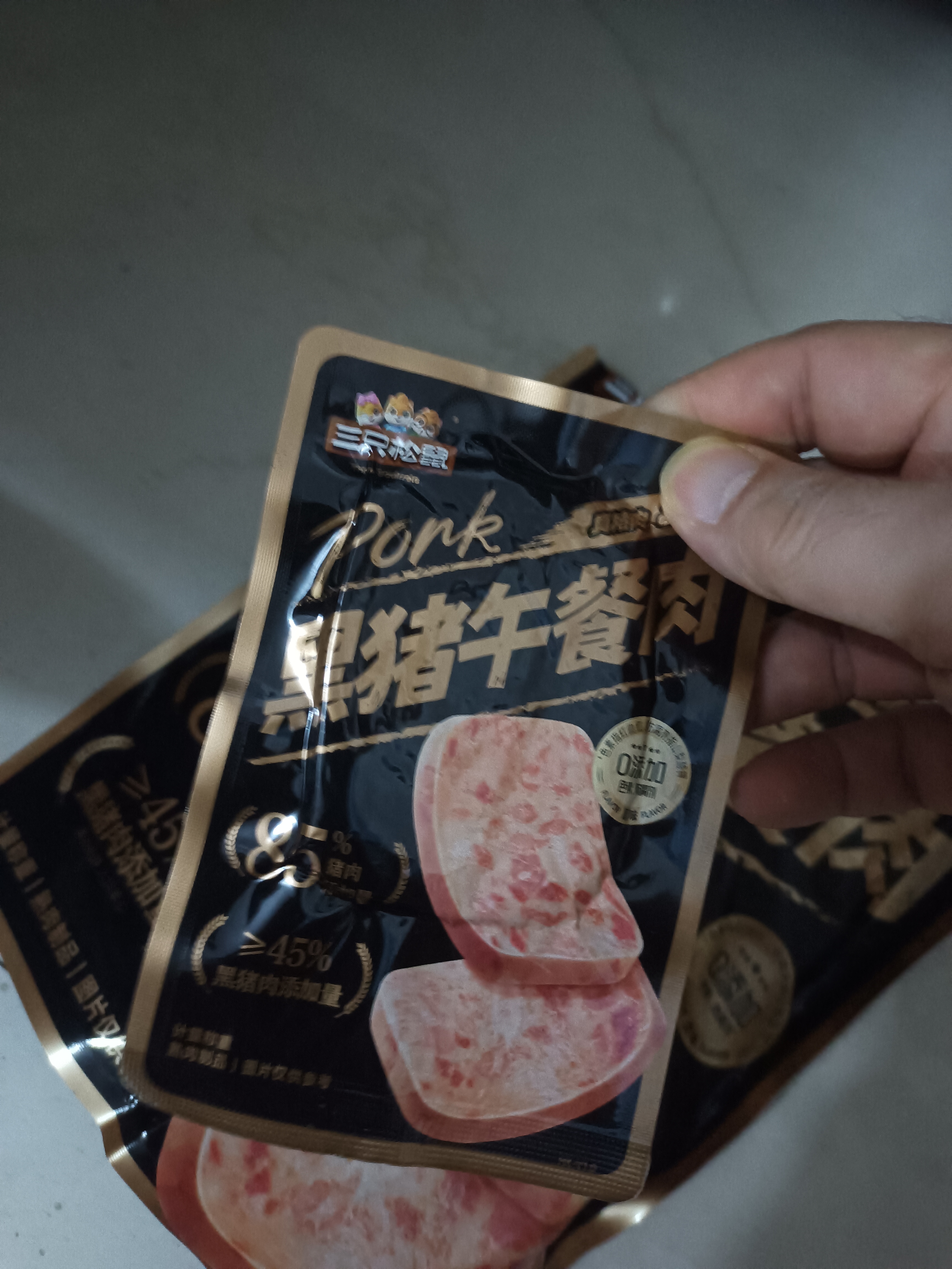 三只松鼠黑猪午餐肉300g早餐休闲零食火腿肠火锅代餐即食12小包肉干肉脯 实拍图