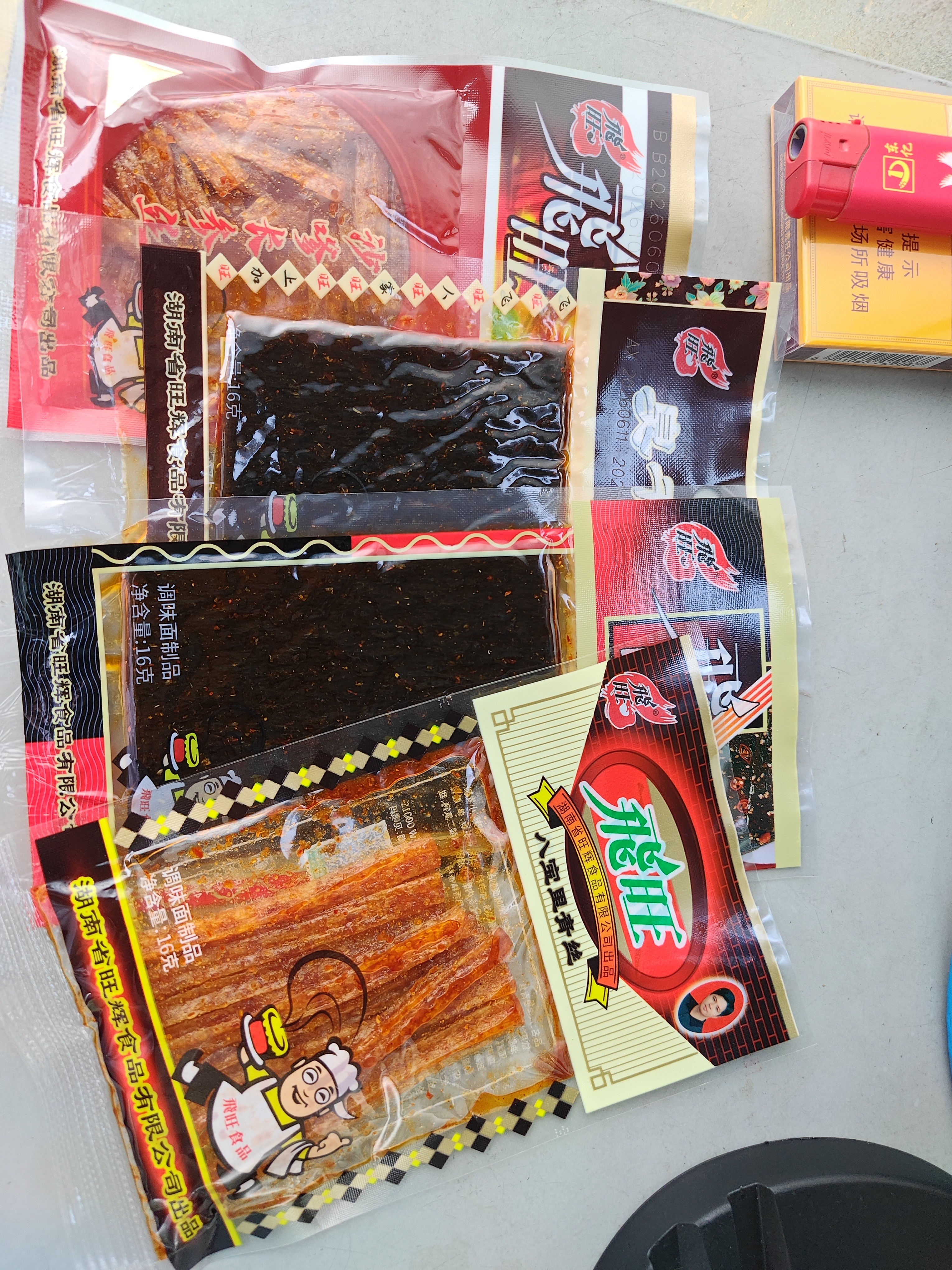 飛旺辣条大礼包16g*15包湖南特产8090儿时怀旧零食出游休闲臭干子面筋 实拍图