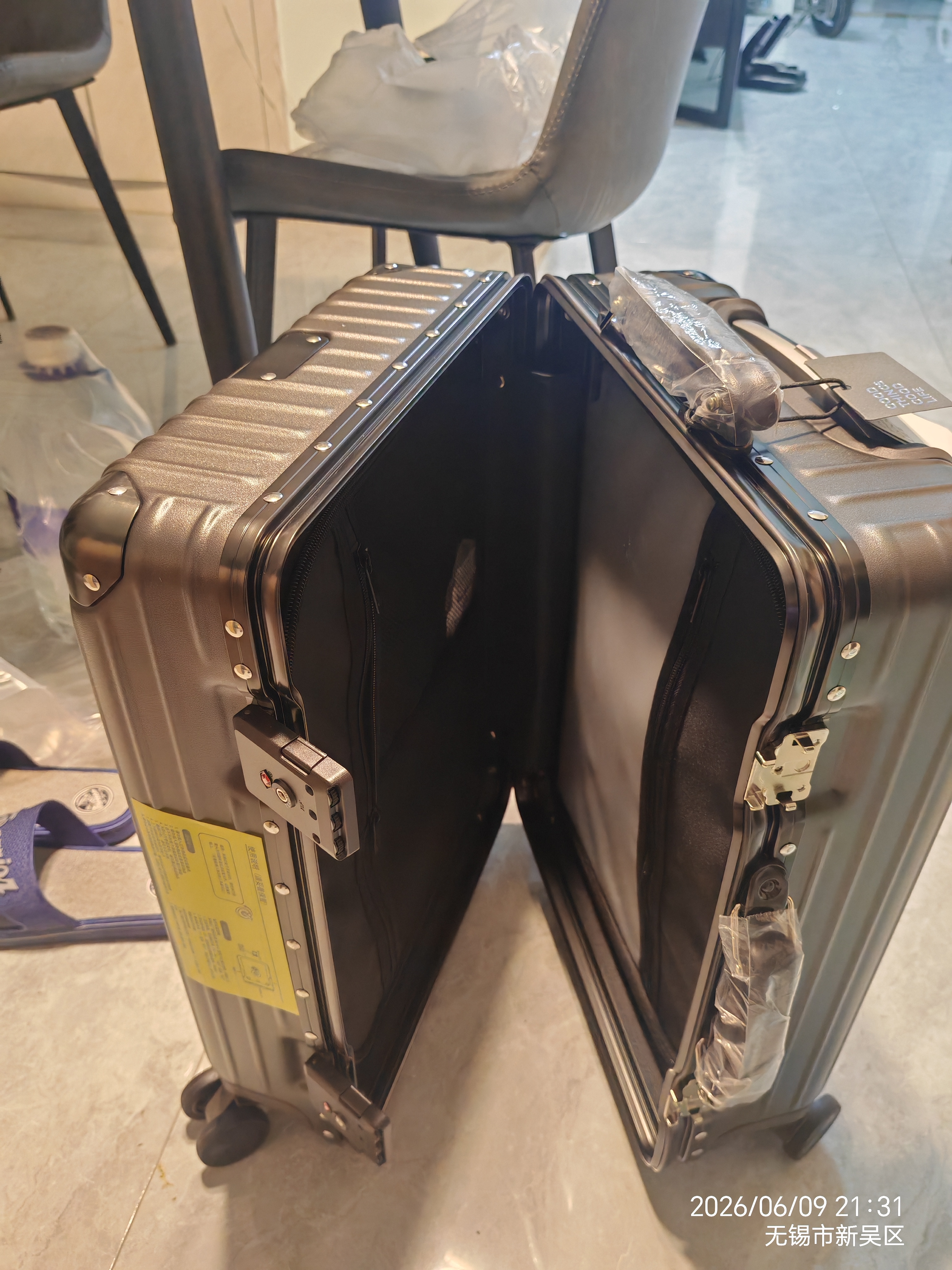 网易严选3.0升级铝框小金刚PC拉杆箱商务行李箱旅行箱神秘灰*磨砂20英寸 实拍图