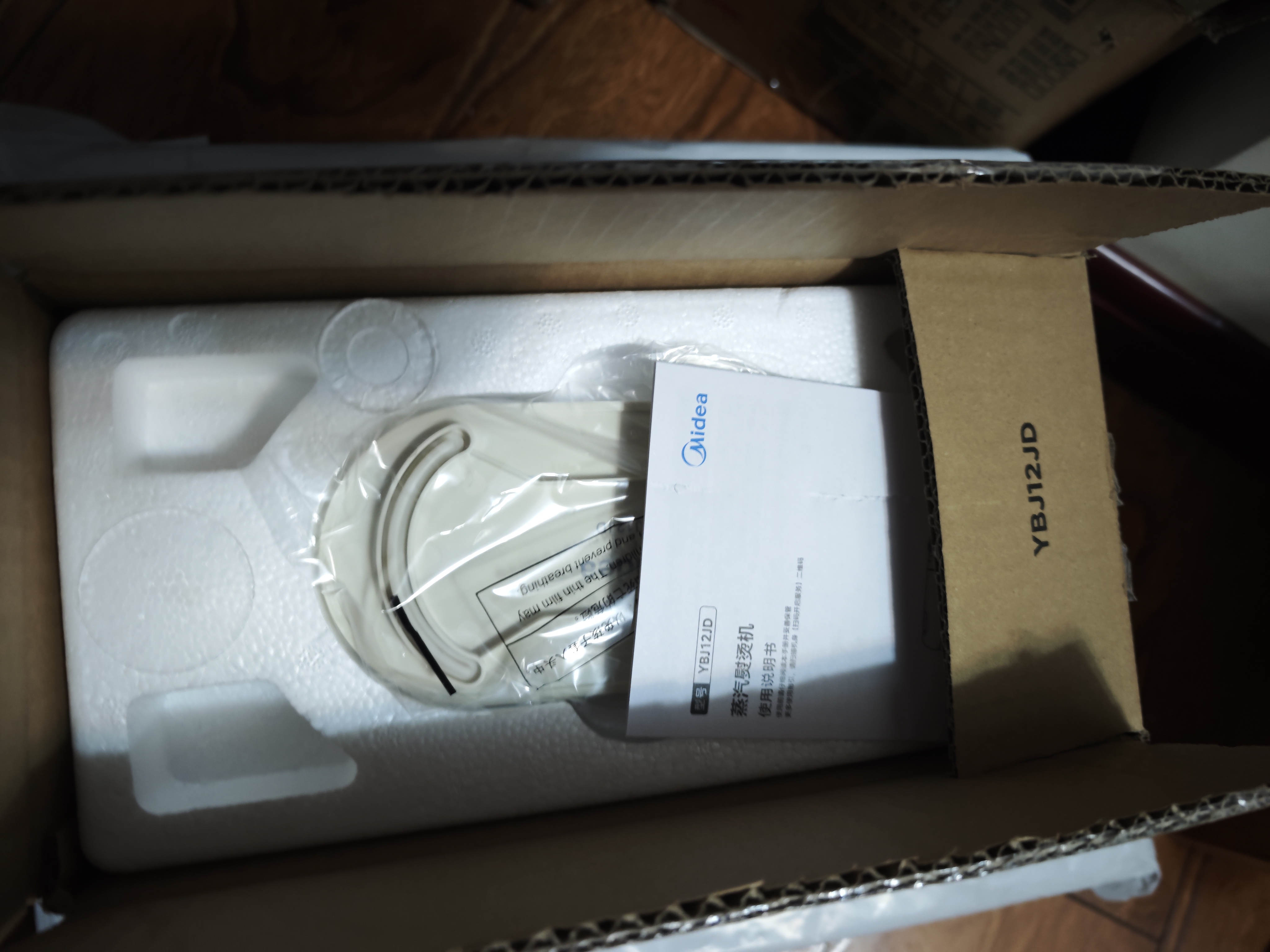 美的（Midea）【有钛超大蒸汽】手持挂烫机/电熨斗22g/min大蒸汽小型家用差旅便携熨烫机拼豆礼物YBJ12JD 实拍图