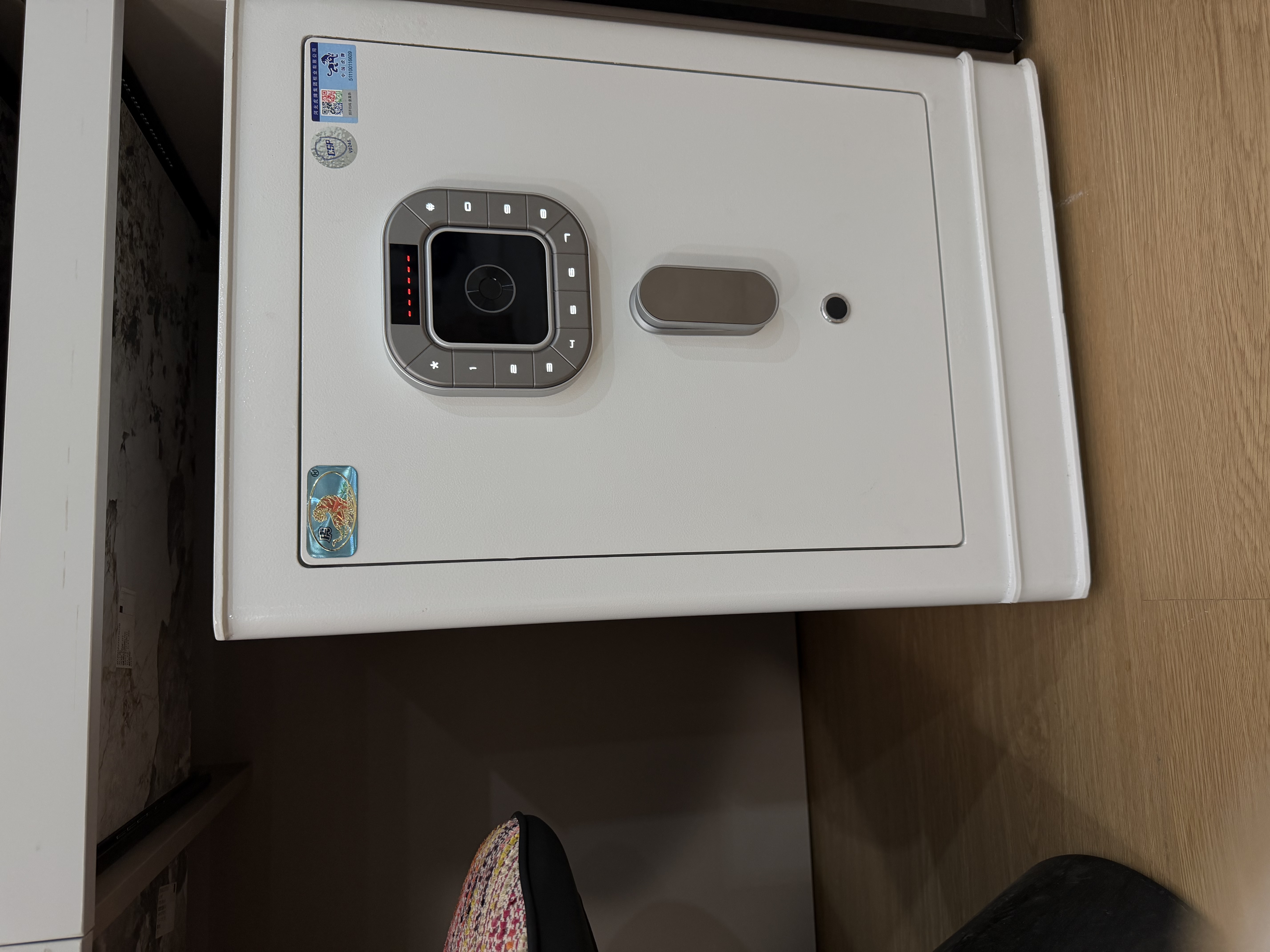 虎牌【商超同款  重型加厚】保险柜CSP国标认证 办公家用大型指纹全钢防搬走夹万 60cm高-白色（留言备注可换发灰色） 指纹+密码款 实拍图