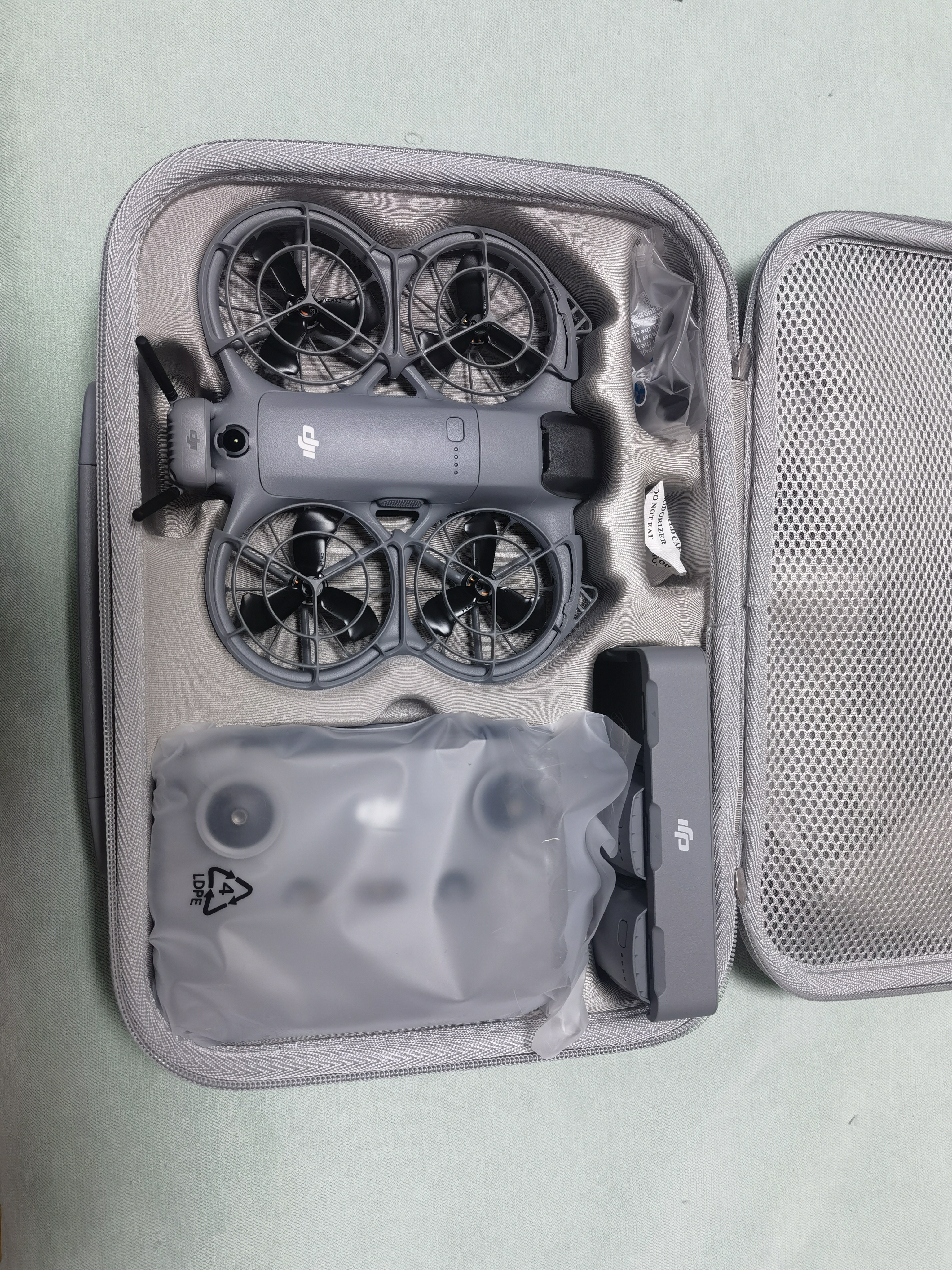 XFJI适用大疆neo2收纳包畅飞标准套装包DJI NEO 2无人机体感套装全套便携手提斜挎便携户外收纳盒 大疆neo2畅飞收纳包（PU灰色） 实拍图