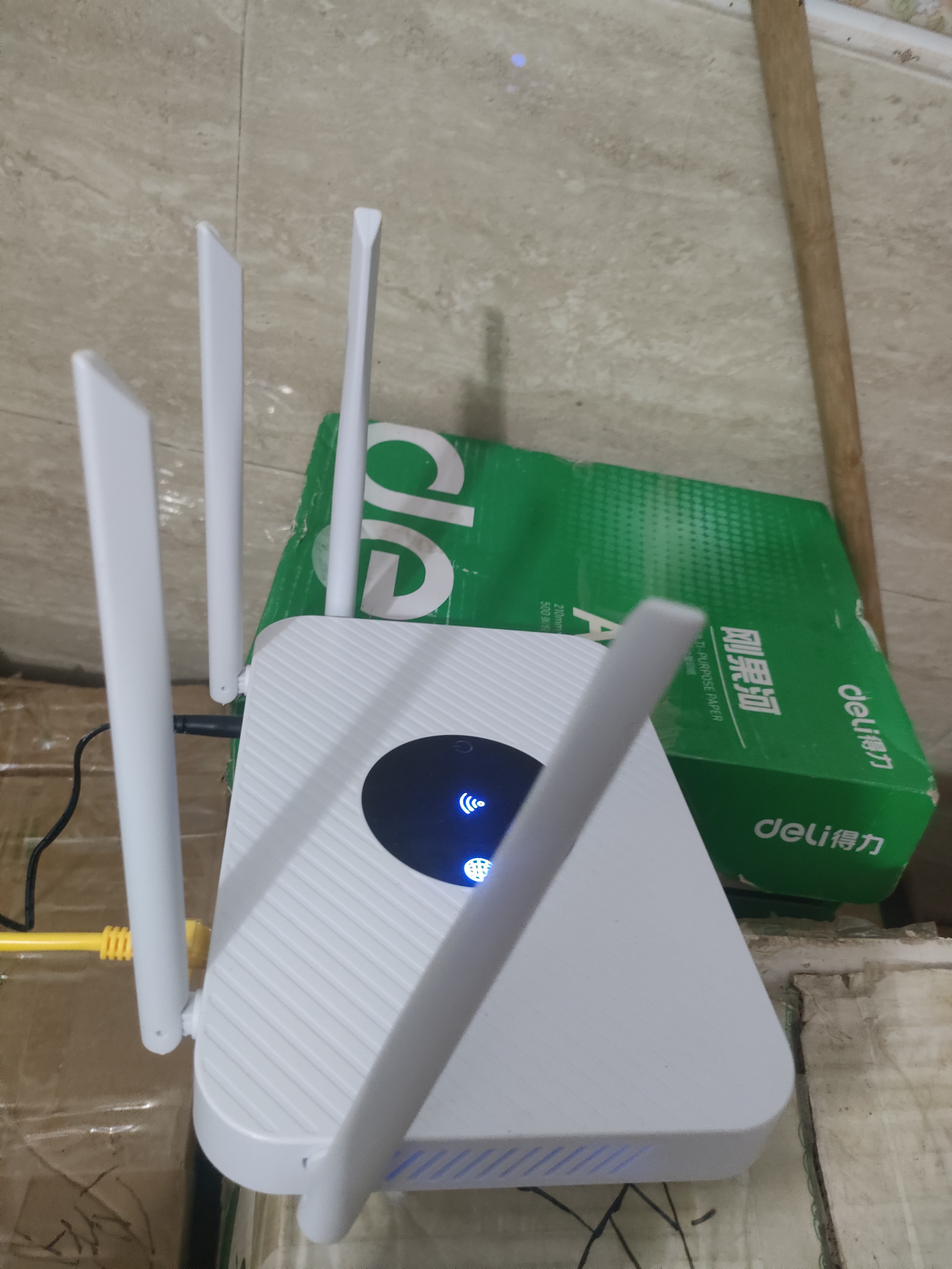 无线路由器千兆wifi6家用高速穿墙王大户型全屋wifi信号放大增强器5G双频中继器电竞漏油器 AC300白色四天线【可穿墙/稳定不卡顿】送网线 实拍图