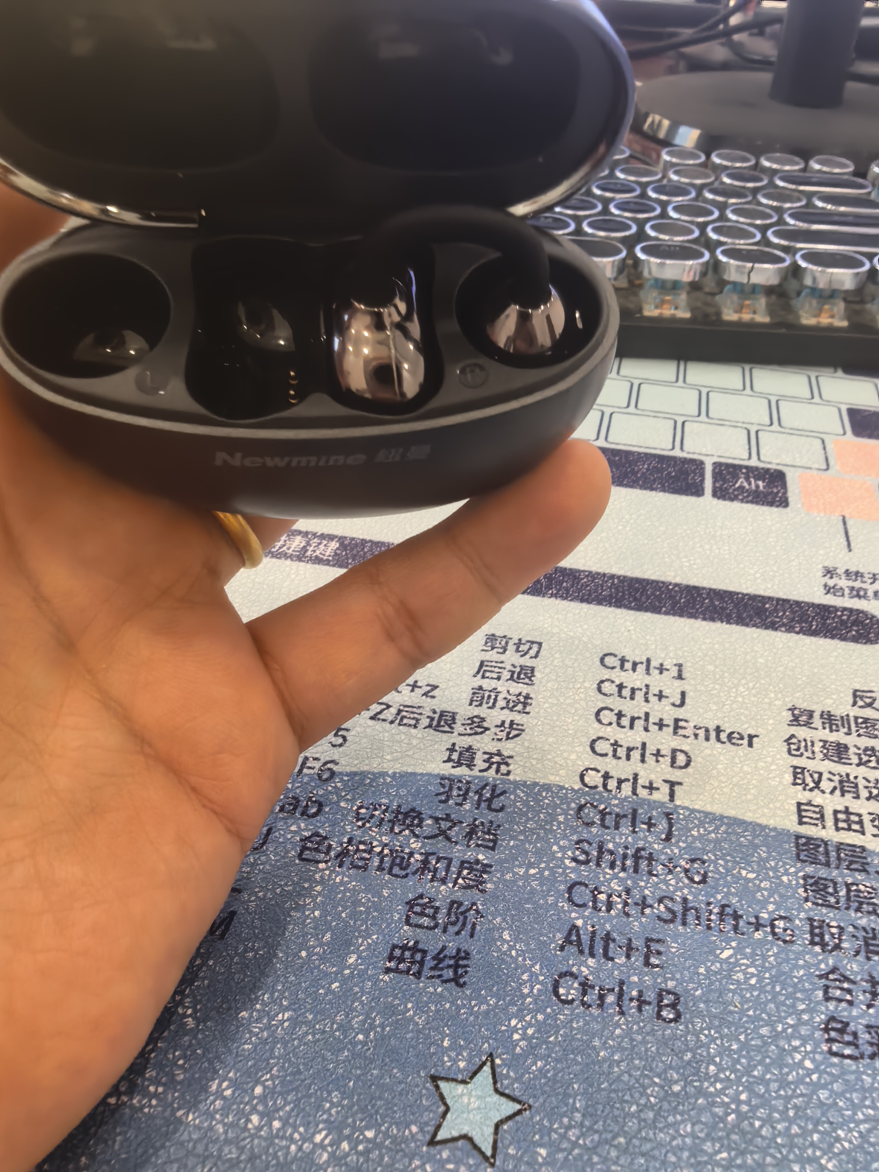 纽曼【2026年最新款丨AI翻译耳机】蓝牙耳机无线骨传导概念同声传译不入耳高音质不惧漏音长续航大电量 【黑色】HIFI金标音质丨无损解码丨AI翻译 空气感佩戴丨定向传音防漏音 实拍图