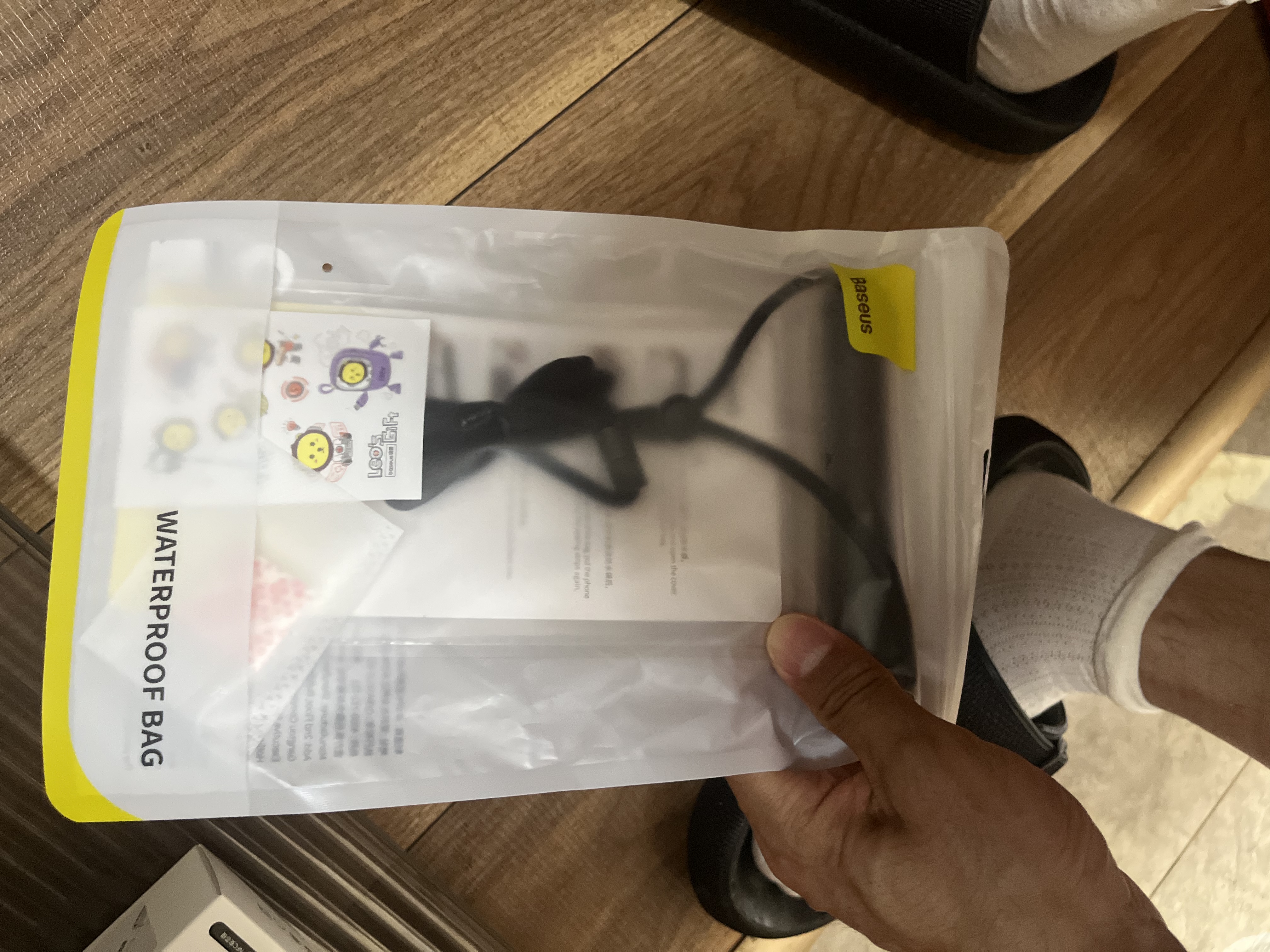 倍思 手机防水袋可触屏防水套游泳深水拍照手机袋漂流潜水套大号外卖骑手适用苹果华为荣耀小米手机 实拍图