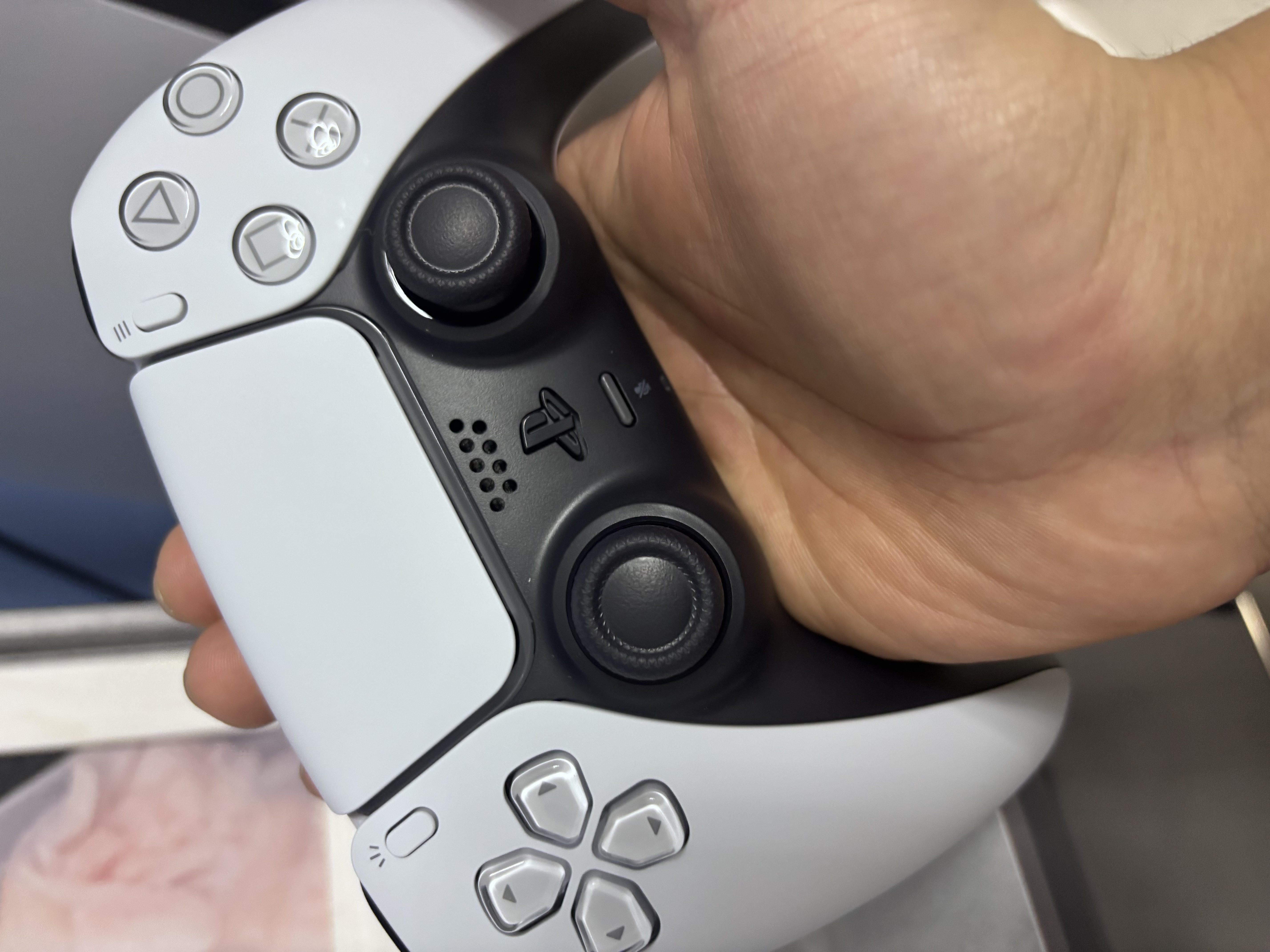 索尼（SONY）【国内保税仓】索尼ps5pro/slim轻薄版 家用游戏机主机港版/日版【 支持GTA6】 港版PS5 slim数字版（24小时内发） 官方标配 实拍图