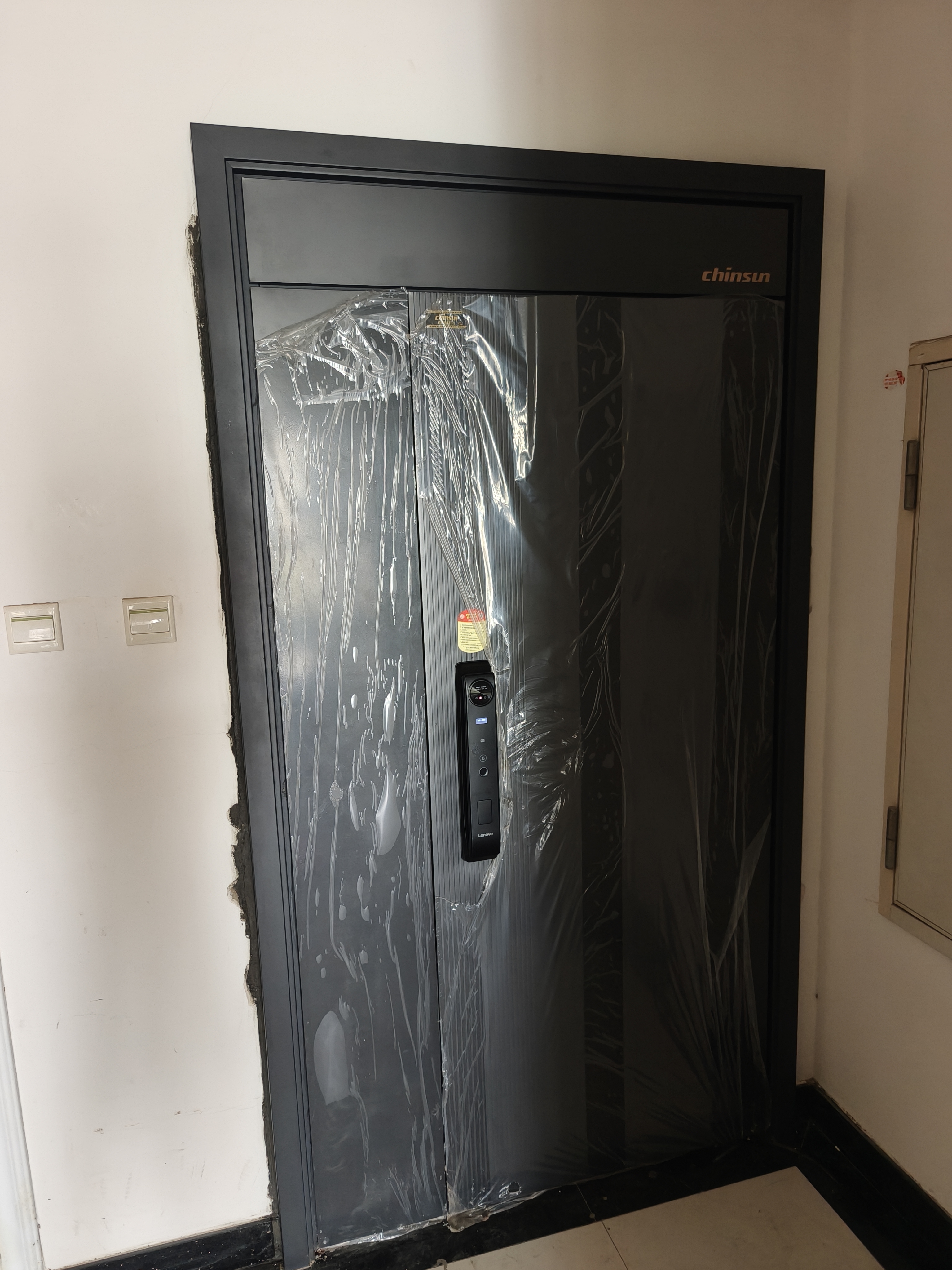 群升甲级防盗入户门家用加厚锌合金进户门 全自动智能锁别墅安全大门 2050*1160【子母门】 【联想E20】高端半自动指纹锁【一价全包】 实拍图