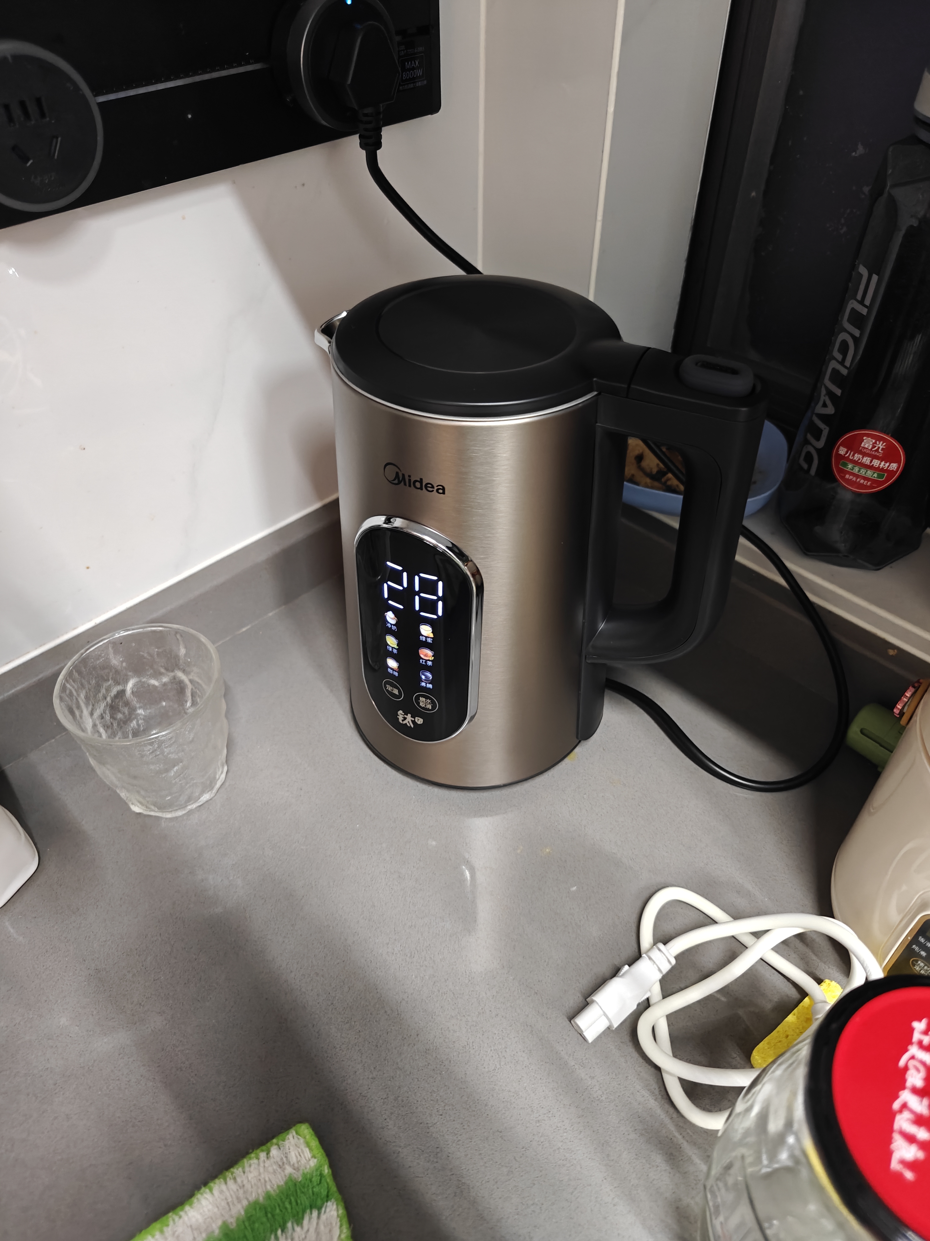 美的（Midea）电热水壶电水壶烧水壶1.7L大容量纯钛0涂层内胆6段控温外层彩钢家用MK-SHE1751-Ti 实拍图