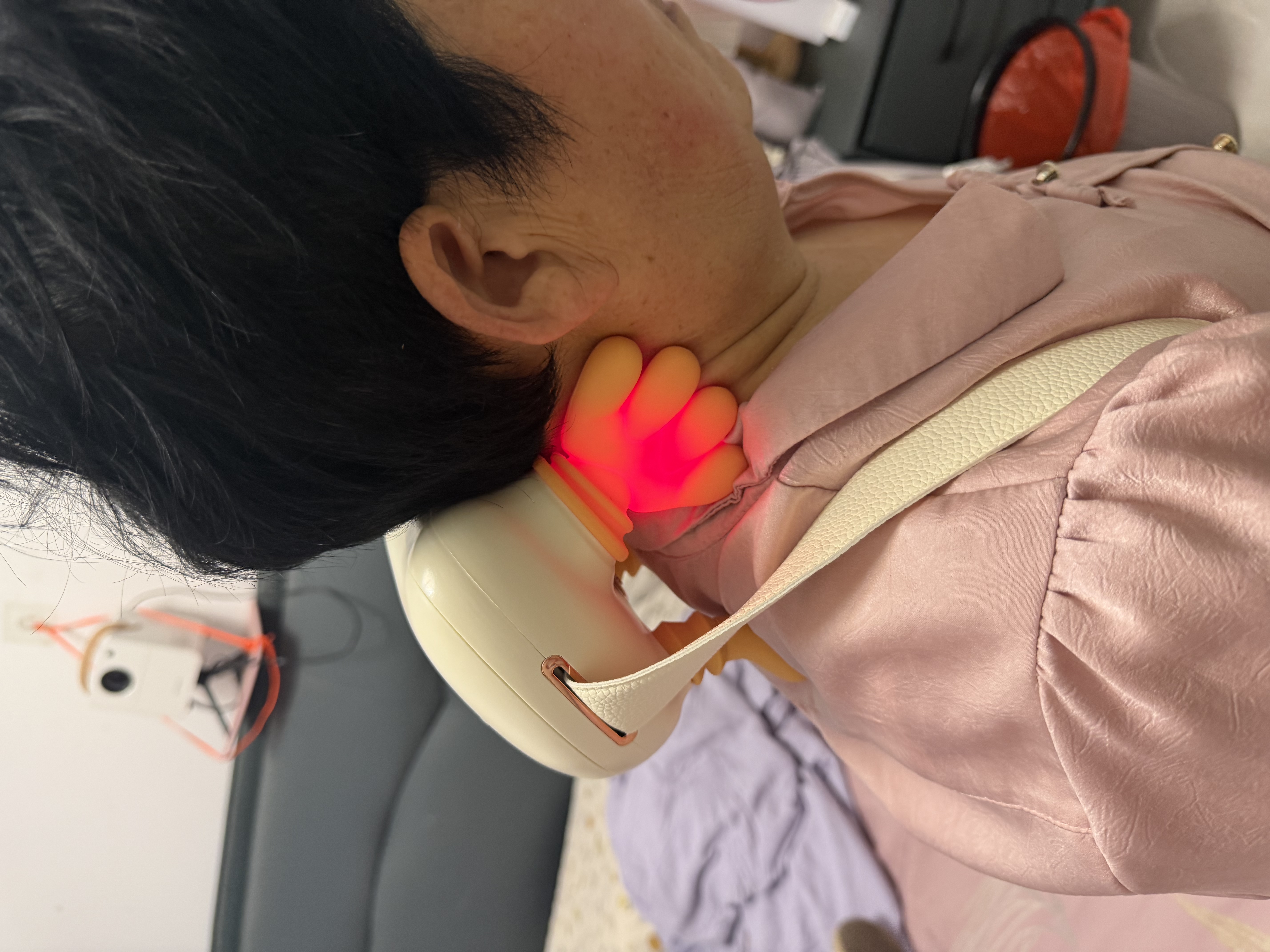 奥克斯（AUX）颈椎按摩仪肩颈按摩器颈部按摩仪斜方肌腰背部按摩神器便携热敷生日礼物送男女生老婆爸妈长辈实用 【全新巅峰顶配】5代强劲电机+N8大师手+超长续航 实拍图