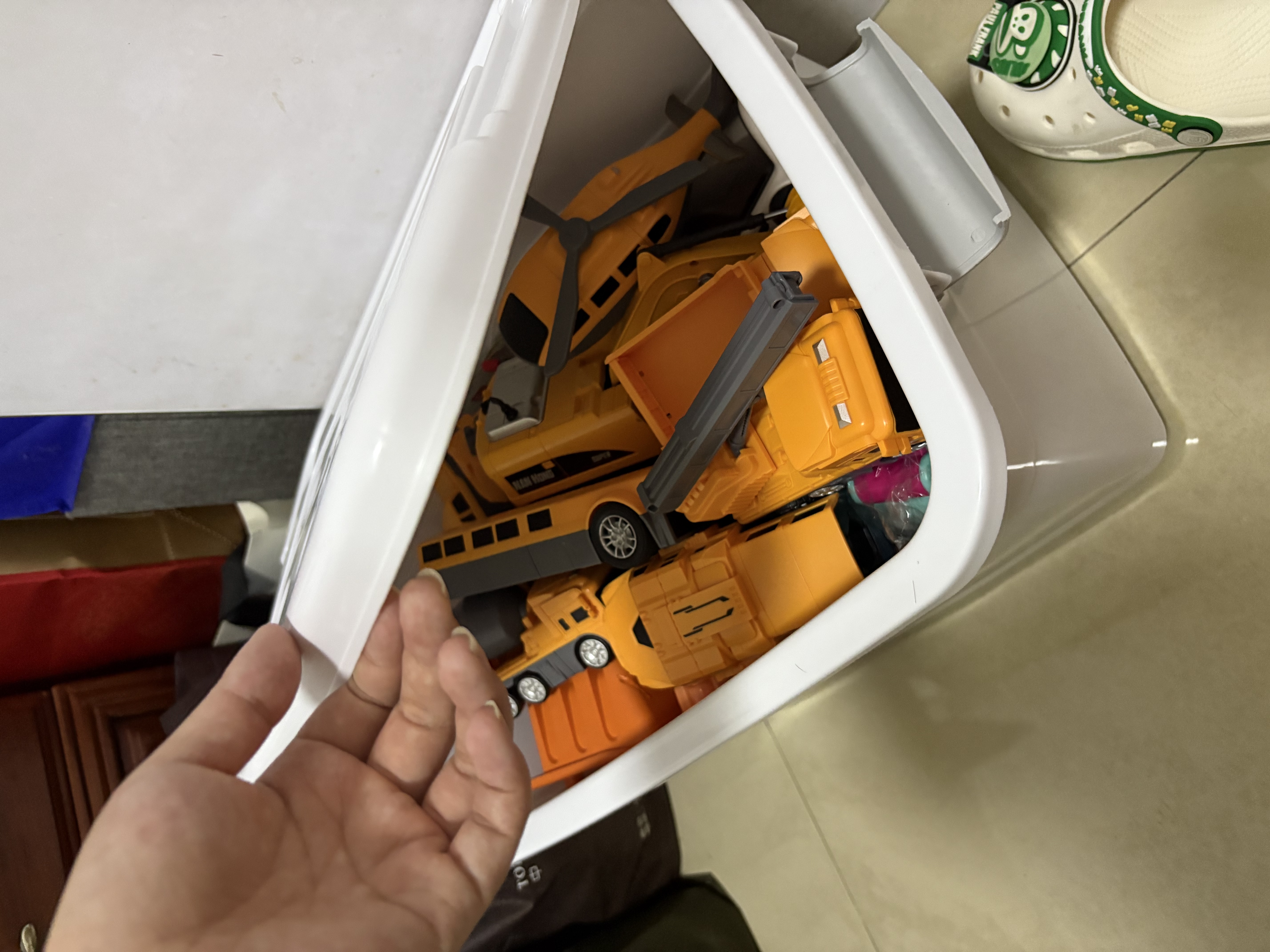 佳帮手收纳箱特大号衣服整理箱衣物被子储物箱塑料箱子收纳盒物流周转箱 【包邮】梨花白 25L-床单【47.5*35*28cm】2扣4轮 实拍图