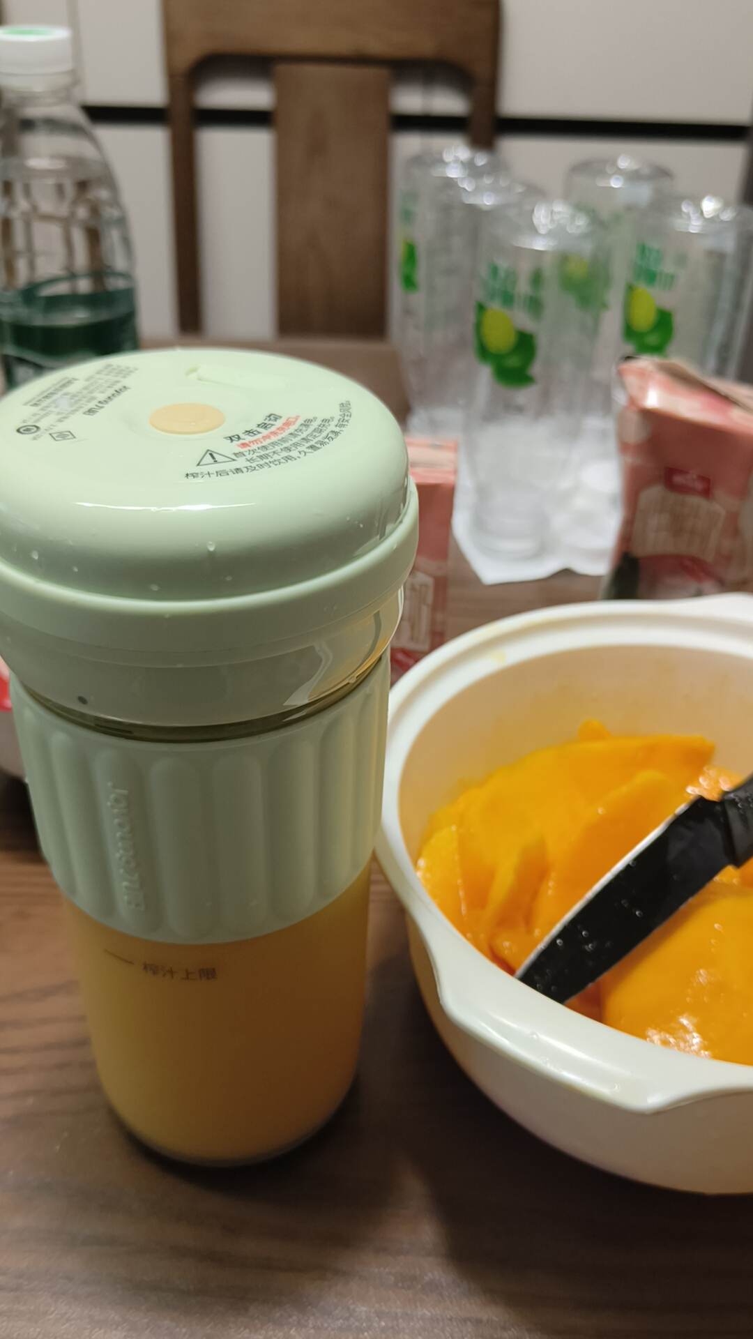 九阳（Joyoung）榨汁杯 家用小型便携榨汁机 水果果蔬果汁机 辅食机搅拌杯多功能自动清洗LJ325绿 实拍图