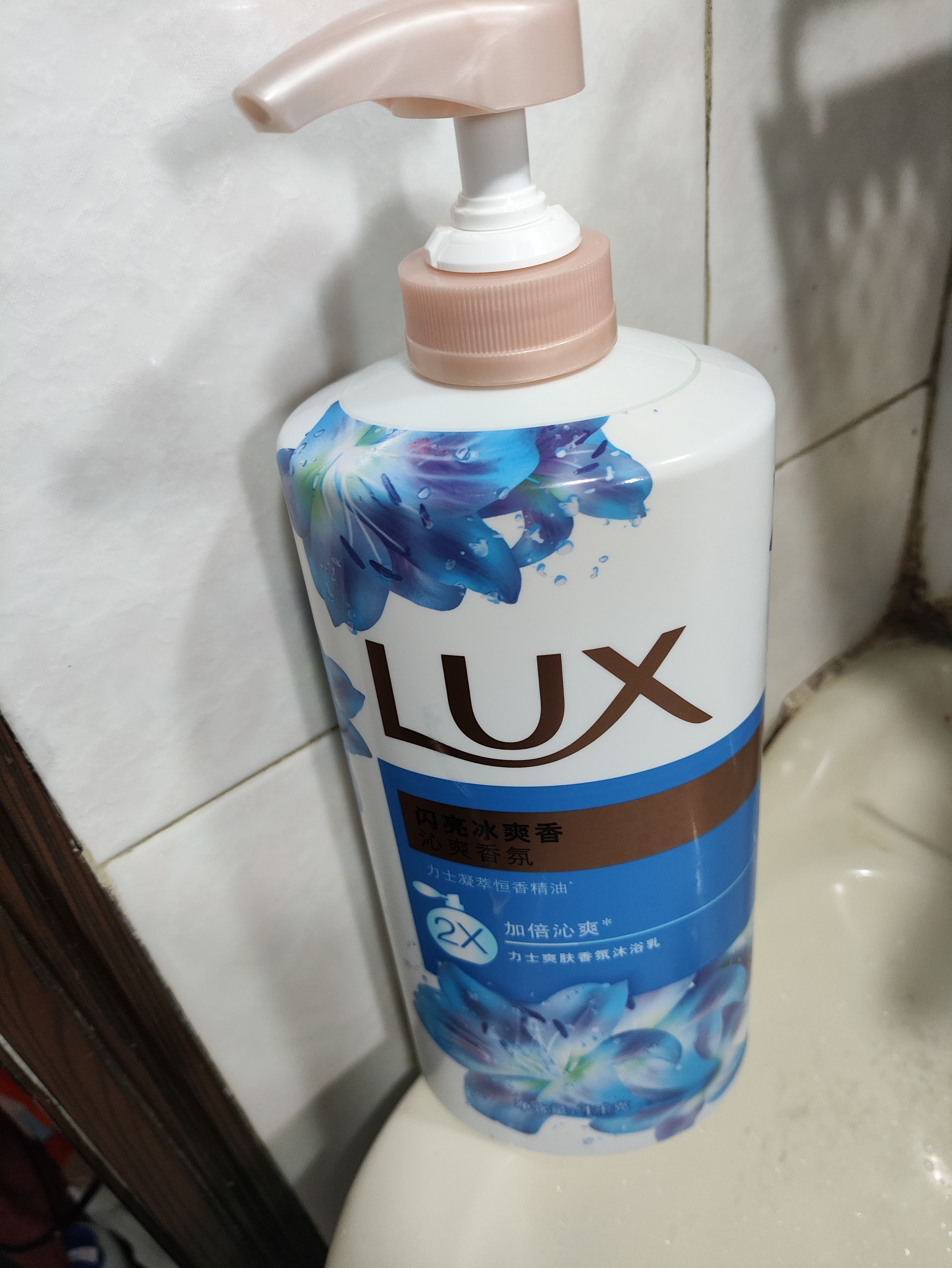 力士（LUX）(LUX)沐浴露 闪亮冰爽 沁爽香氛 爽肤香氛沐浴乳1000g留香 实拍图