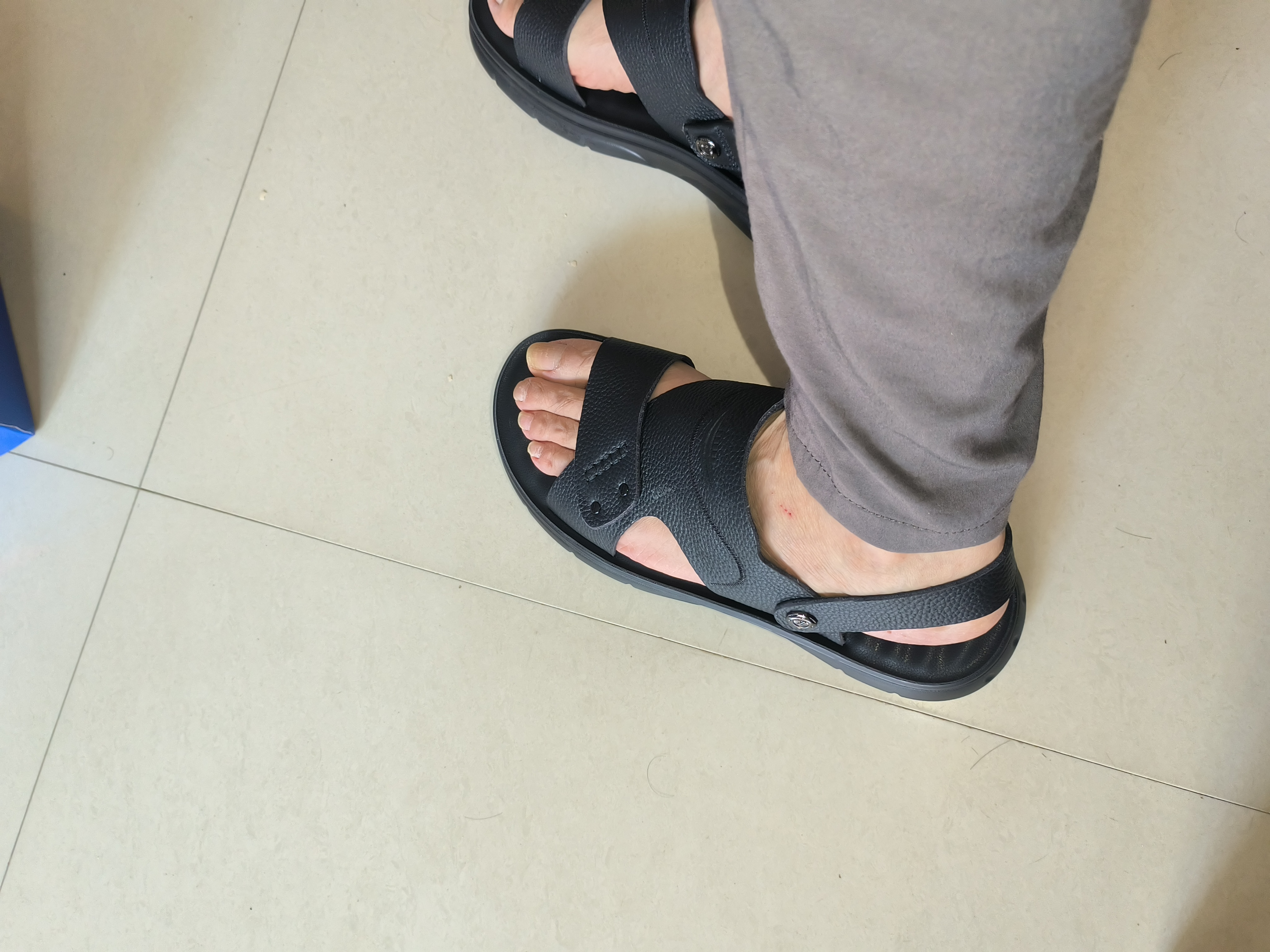 意尔康凉鞋男【送爸爸】真皮软底透气户外休闲沙滩鞋男士凉鞋 黑色43 实拍图