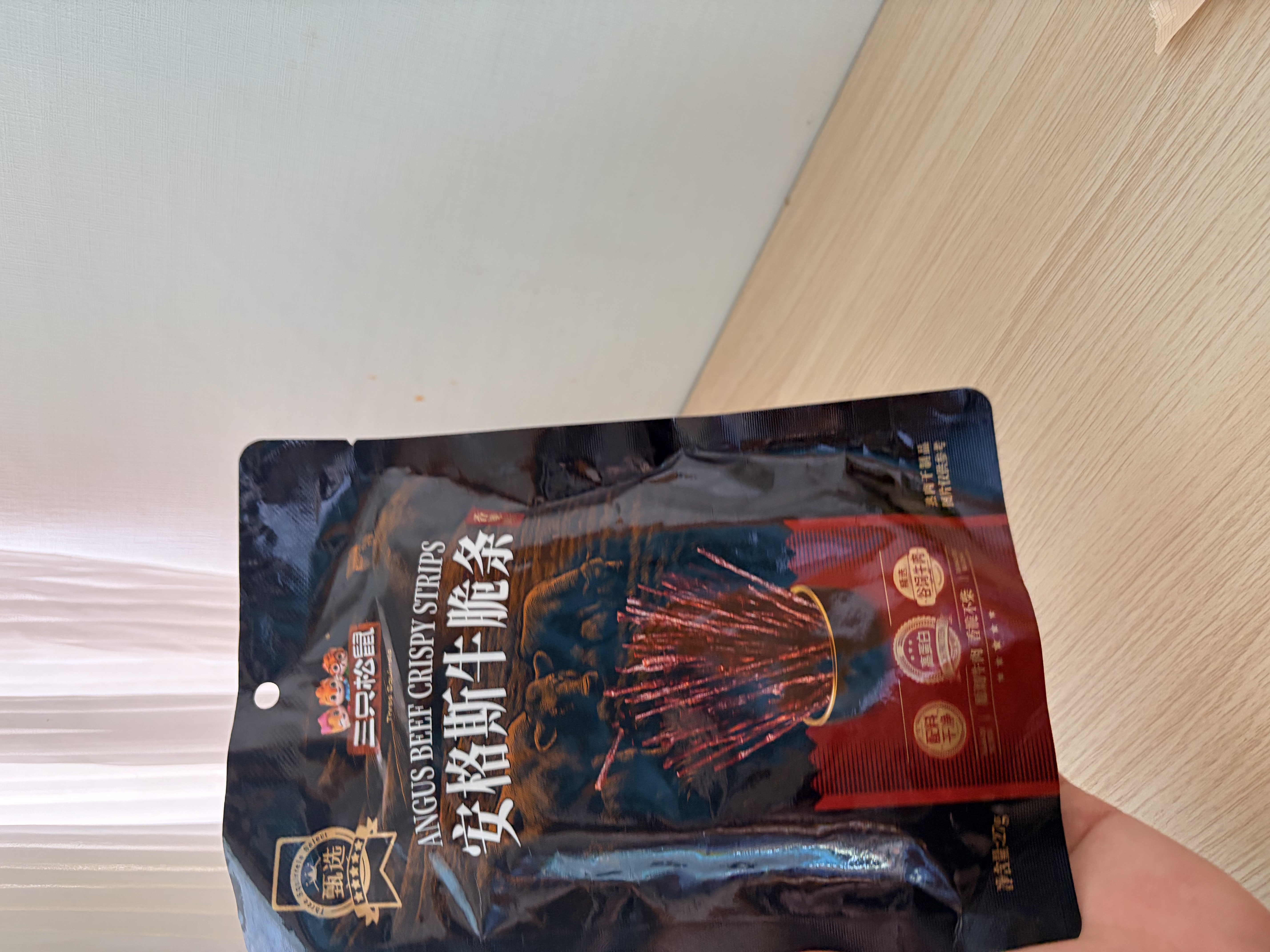 三只松鼠香辣味安格斯牛脆条27g袋 肉食谷饲牛肉脆片解馋休闲零食 实拍图