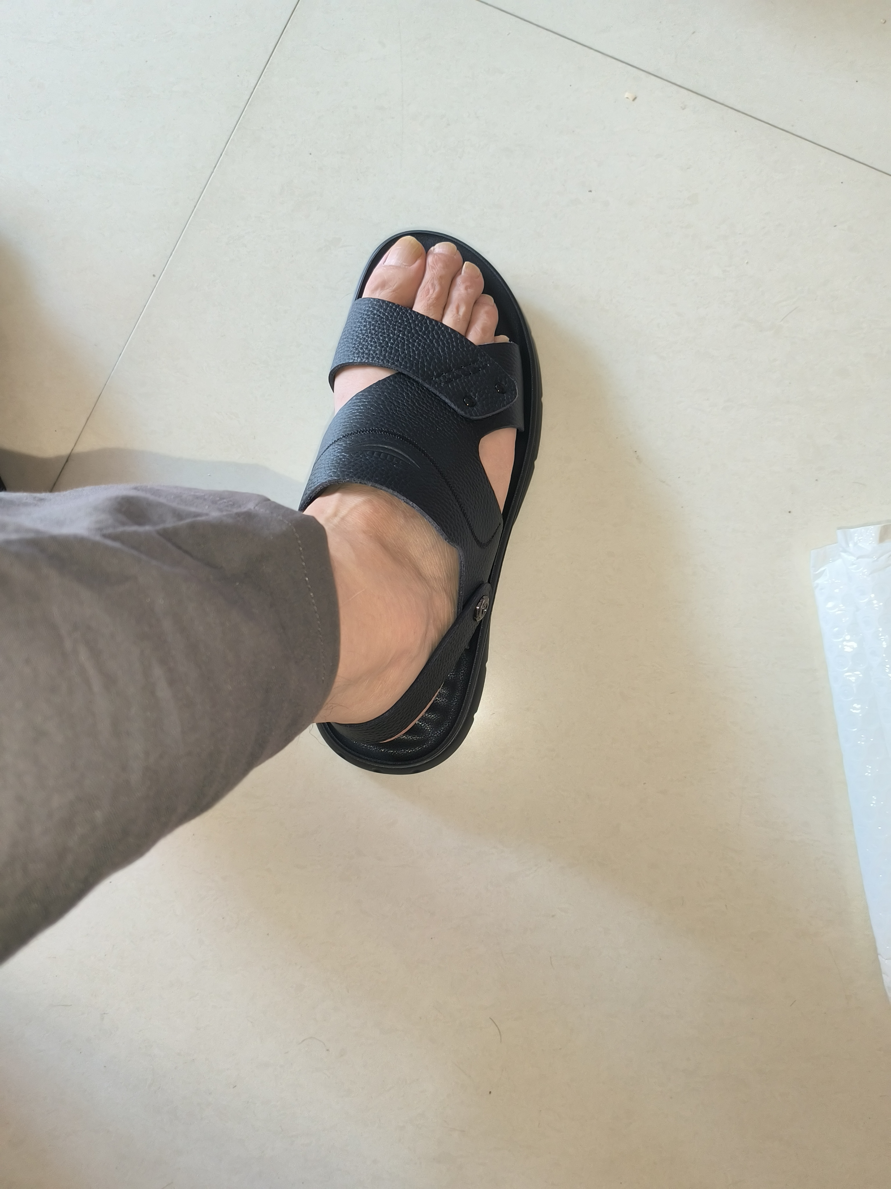 意尔康凉鞋男【送爸爸】真皮软底透气户外休闲沙滩鞋男士凉鞋 黑色43 实拍图