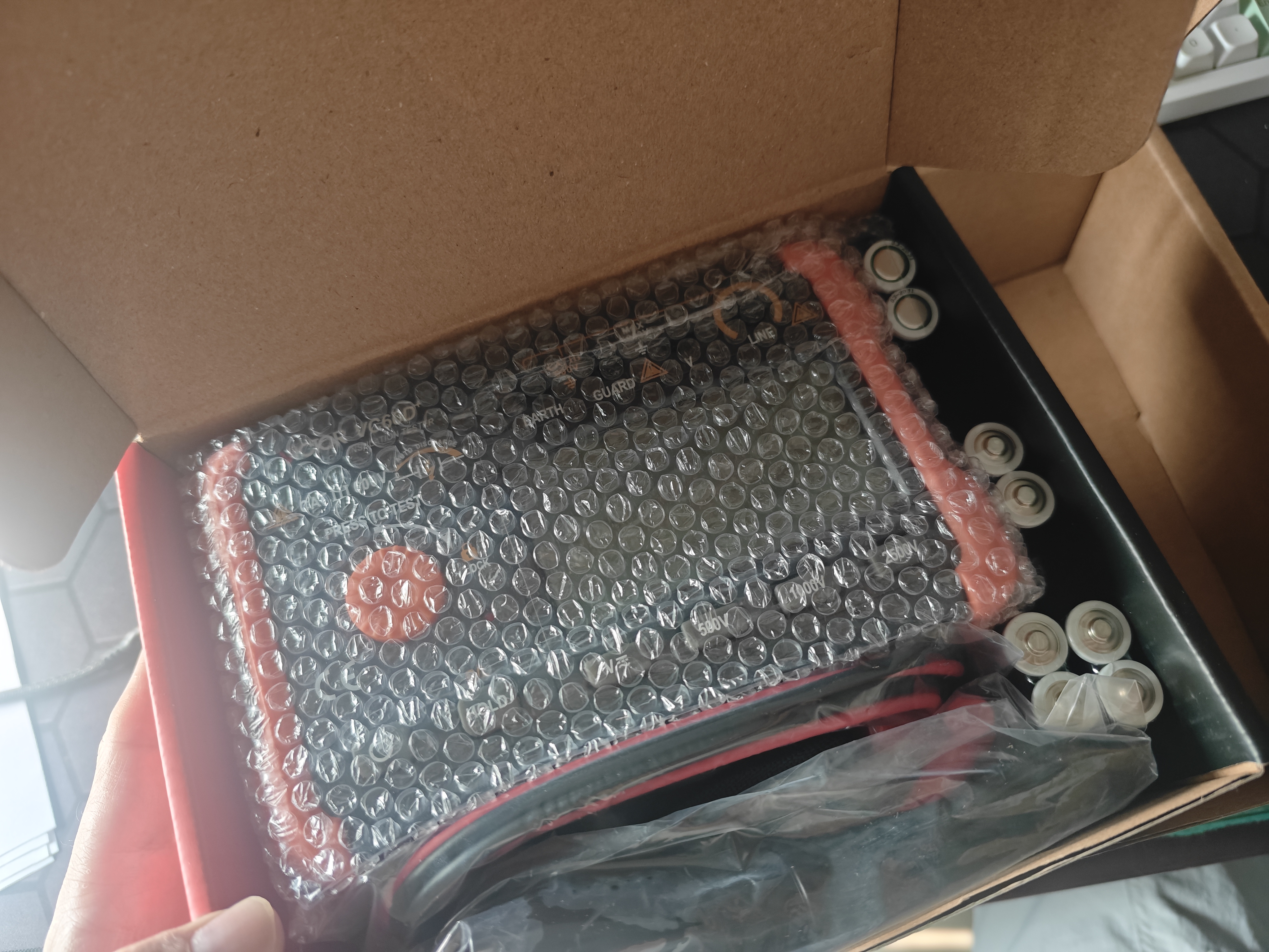 胜利仪器（VICTOR）兆欧表 绝缘电阻测试仪1000V/2500V 数字摇表 VC60D+配电源适配器 实拍图
