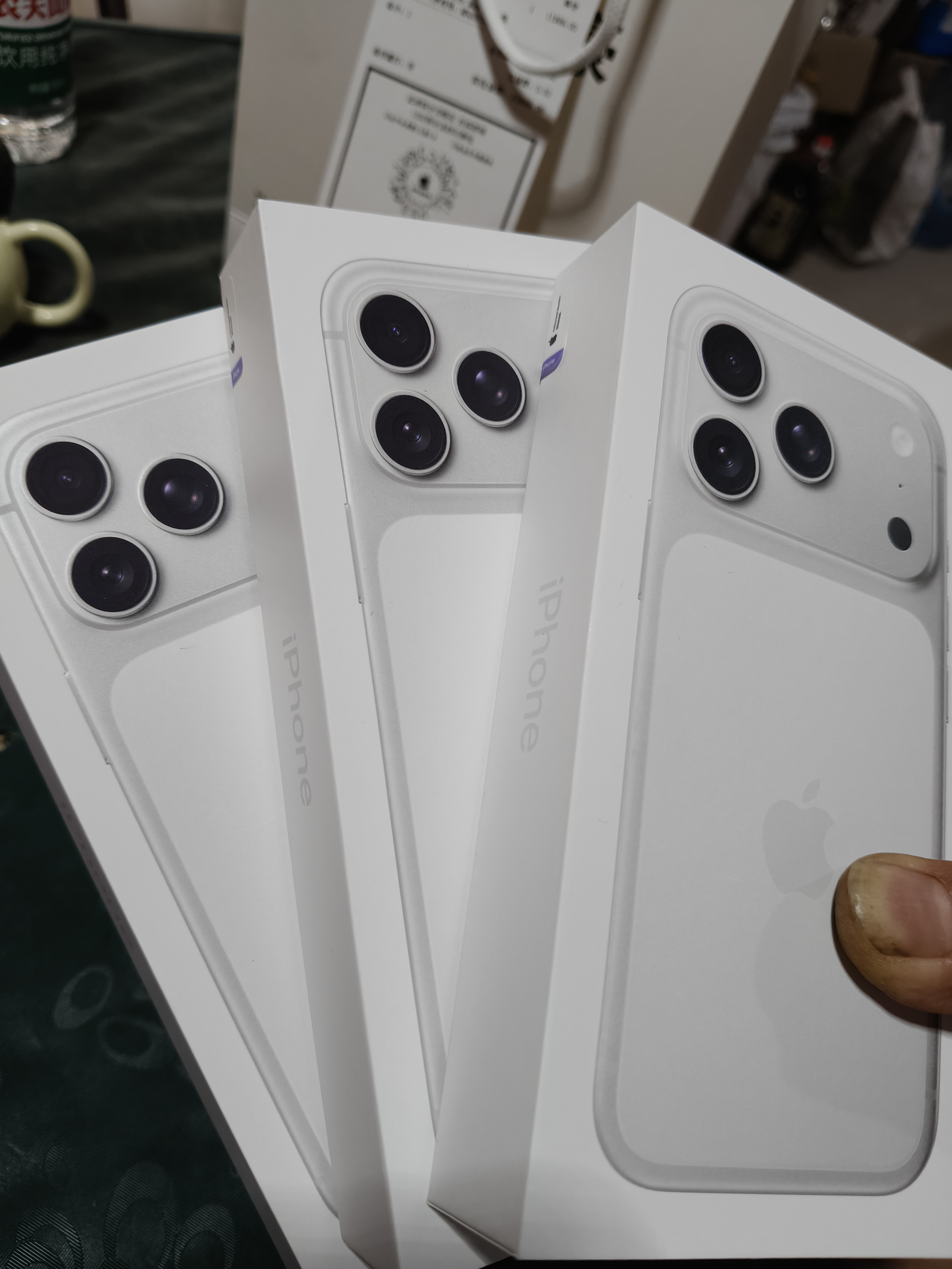 Apple/苹果【需签收激活】iPhone 17 Pro Max 256GB 银色 支持移动联通电信5G 双卡双待手机 实拍图