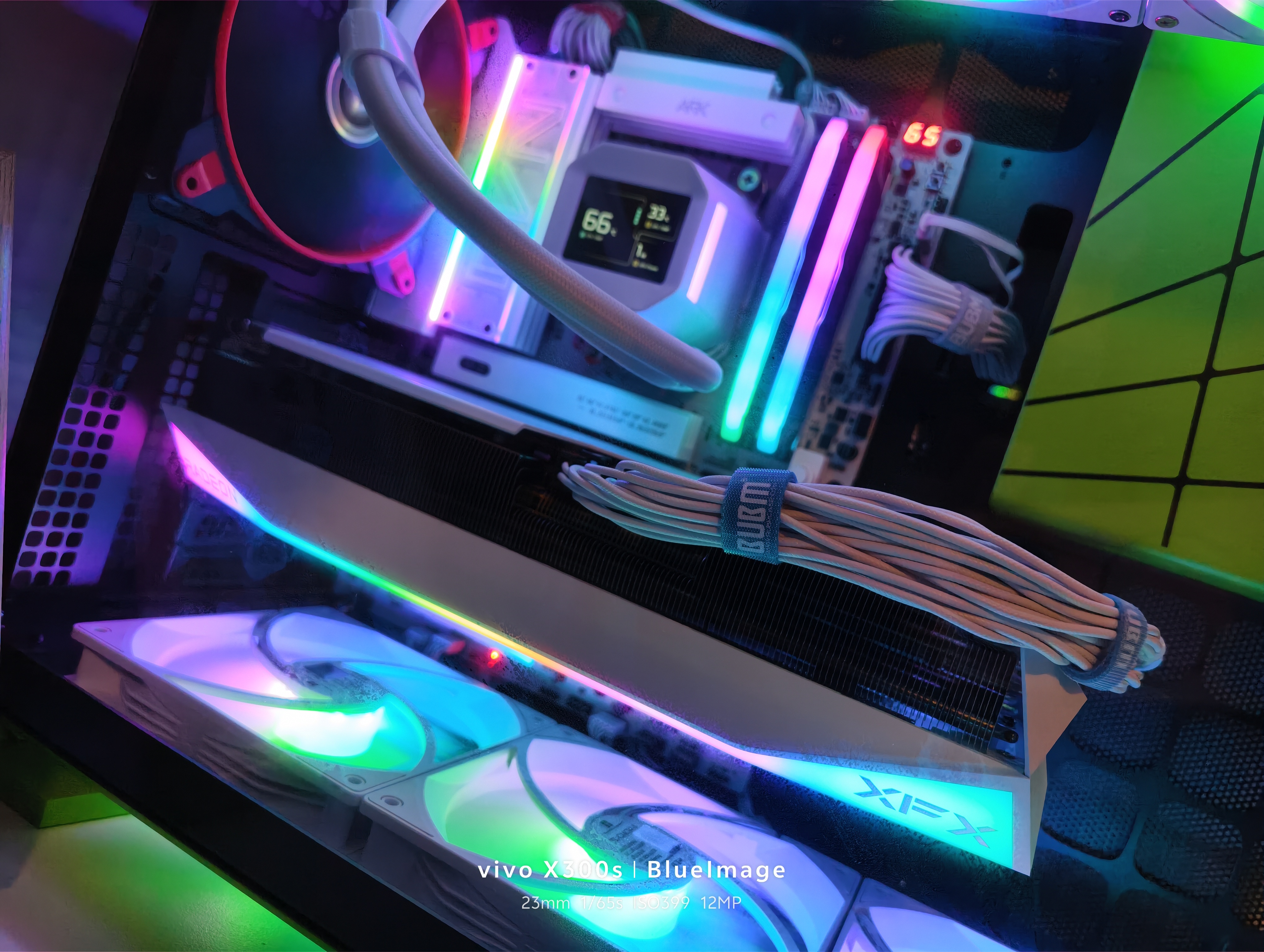讯景（XFX）AMD RADEON RX 9070 XT OC 海外版Ultra 16GB 白色 全新电竞游戏设计智能学习台式电脑独立显卡 实拍图