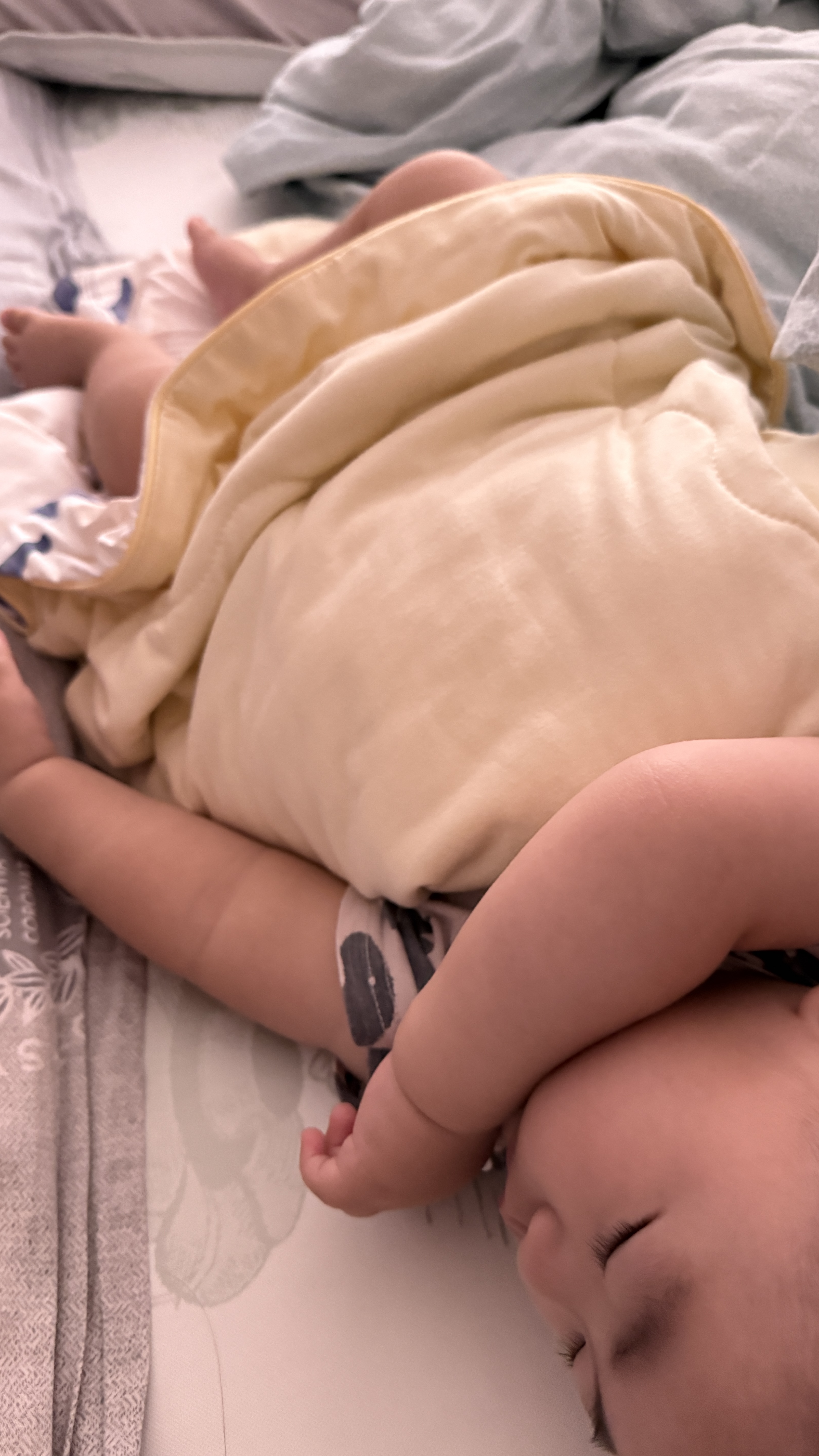 babycare婴儿安抚枕头宝宝多功能睡觉抱枕透气软糖枕0-6月星乐之城40*12CM 实拍图