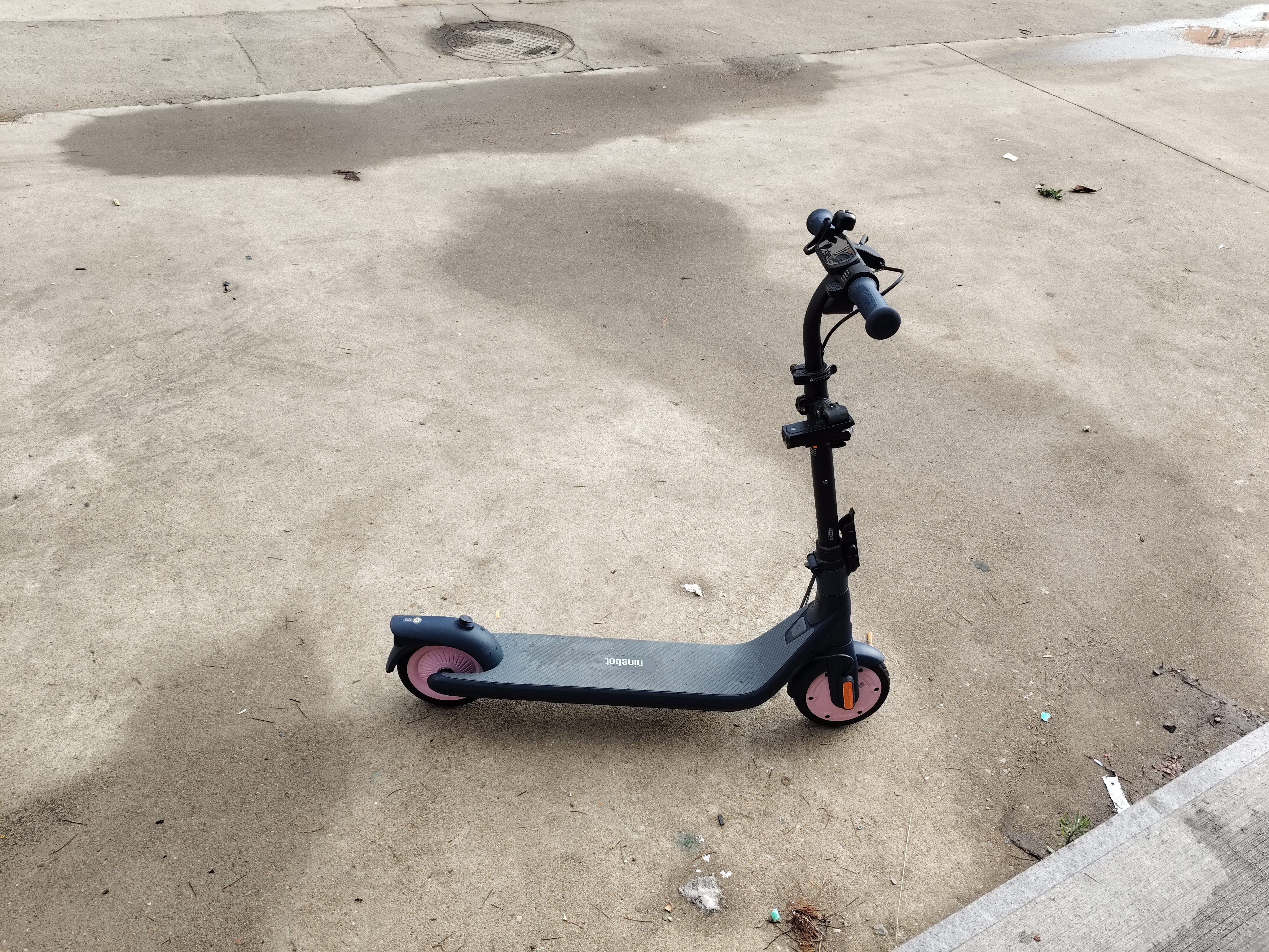 九号Ninebot九号滑板车E2PRO/E2PLUS白色电动车折叠便携女男成人代步女士滑板车校园大学生C2PRO少年 C2 Pro-粉+莫兰迪蓝+赠品 实拍图