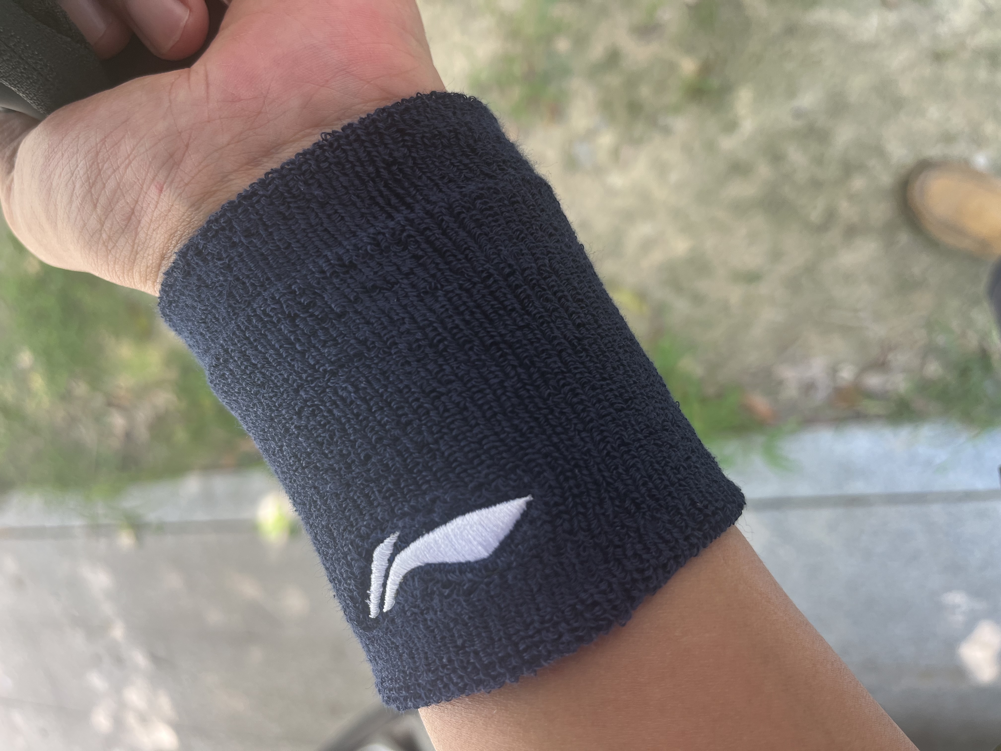李宁（LI-NING）护腕男女专业运动扭伤防护篮球健身羽毛球擦汗高弹拉伸护手腕套 198藏青色 均码【一只装】 实拍图