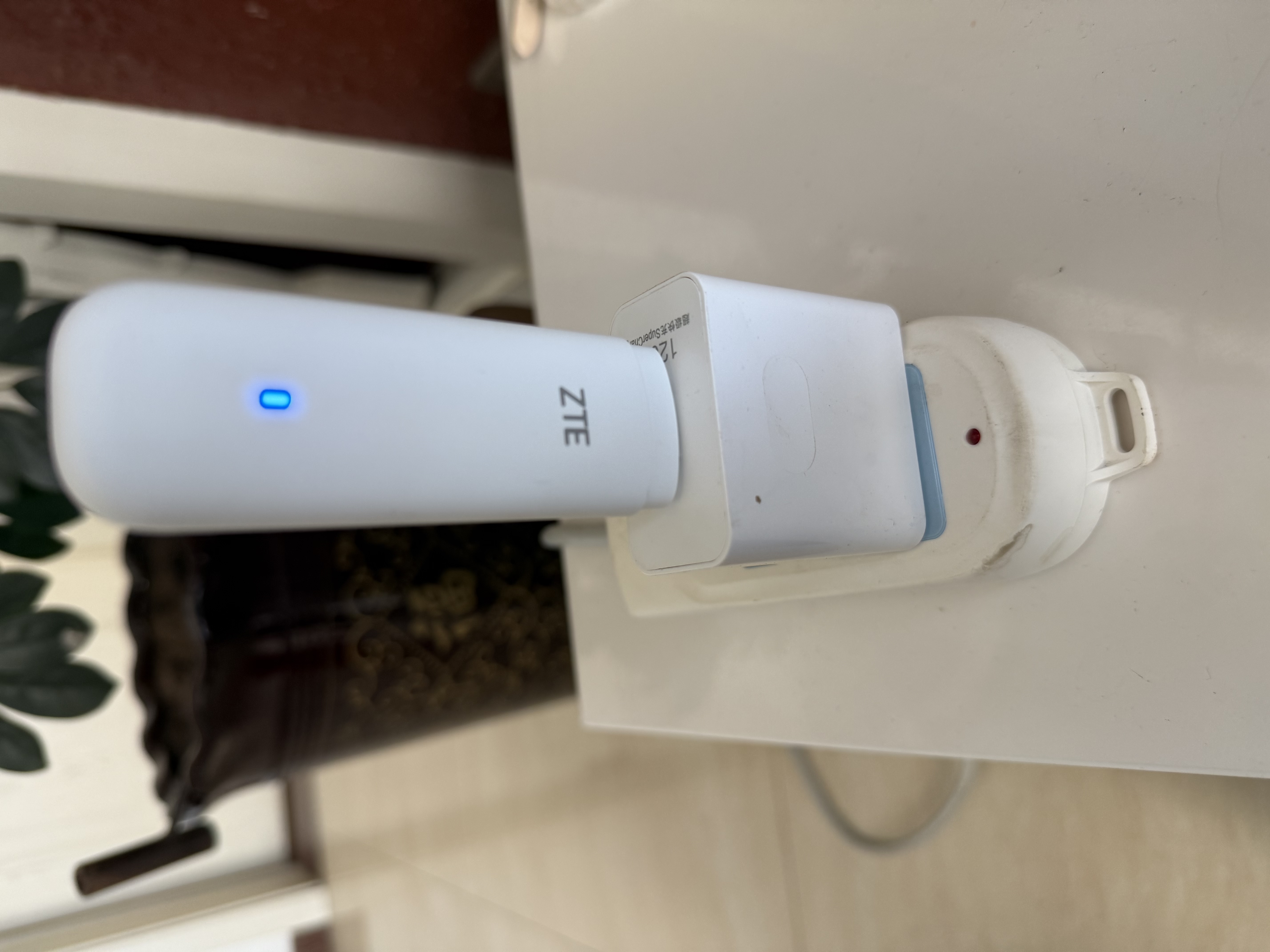 中兴（ZTE）F32随身wifi6免插卡无线上网卡支持5G/4G设备全网通路由器无限随行wi-fi车载宿舍户外流量卡托2026 实拍图