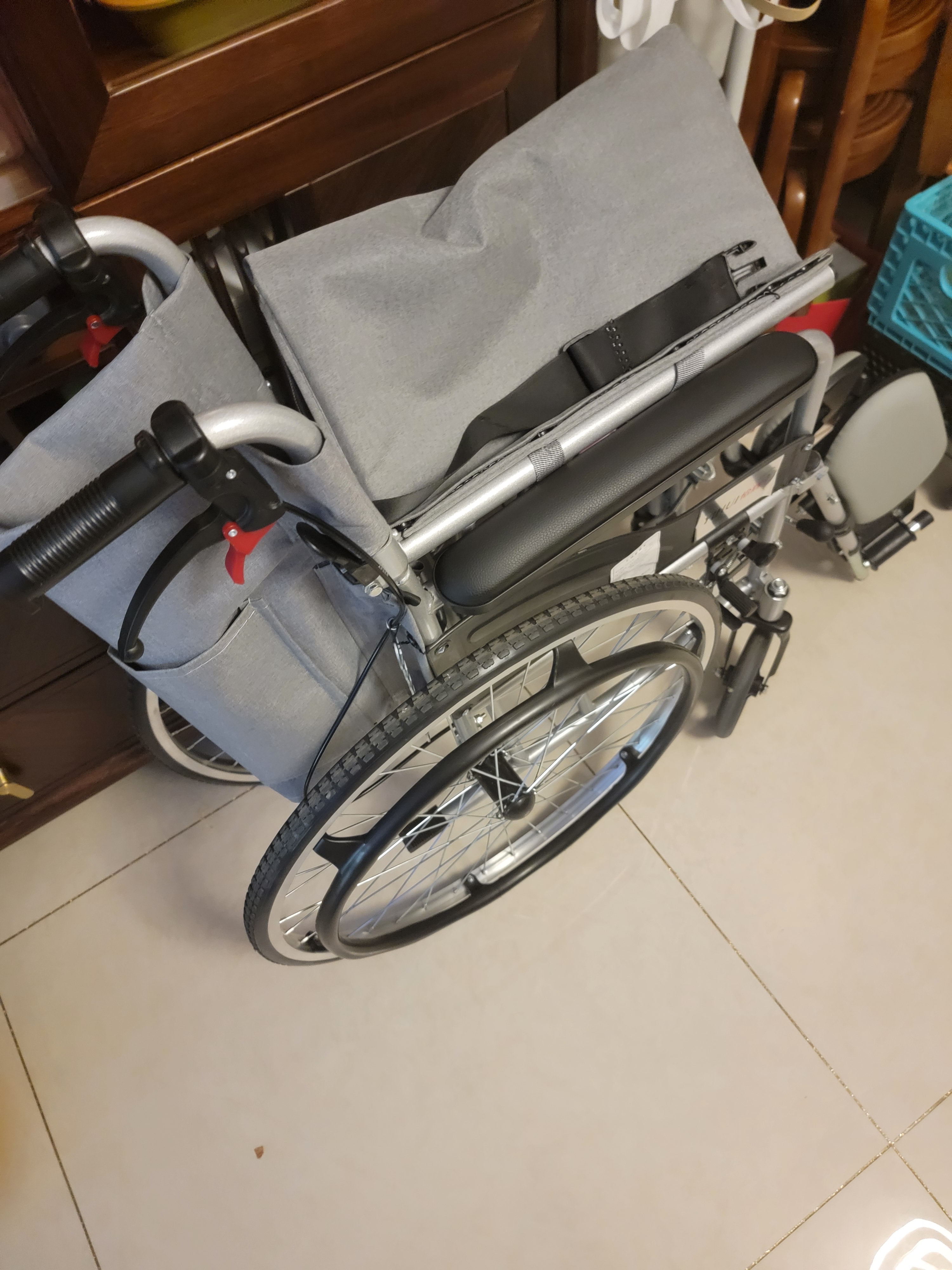怡辉（YIHUI）手动骨折轮椅可折叠可抬腿轻便老年人专用出行便携式小灰灰610 实拍图
