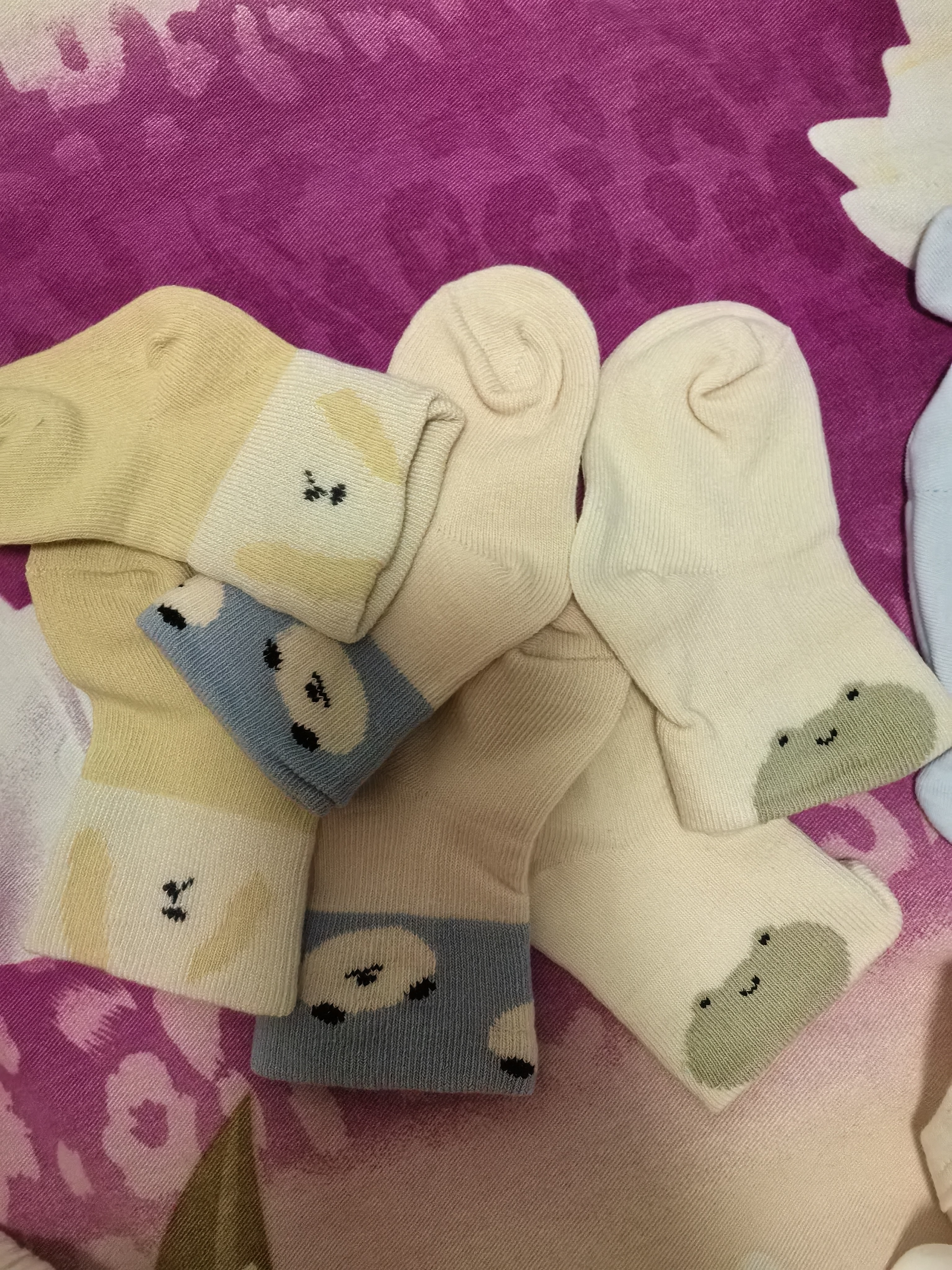 【A类超高棉】温暖棉柔袜子亲肤不勒脚会呼吸高皮质婴童袜 【1水蓝+1嫩黄+1米白】 3双 0-6月 XS码 【建议脚长7-9cm】 实拍图
