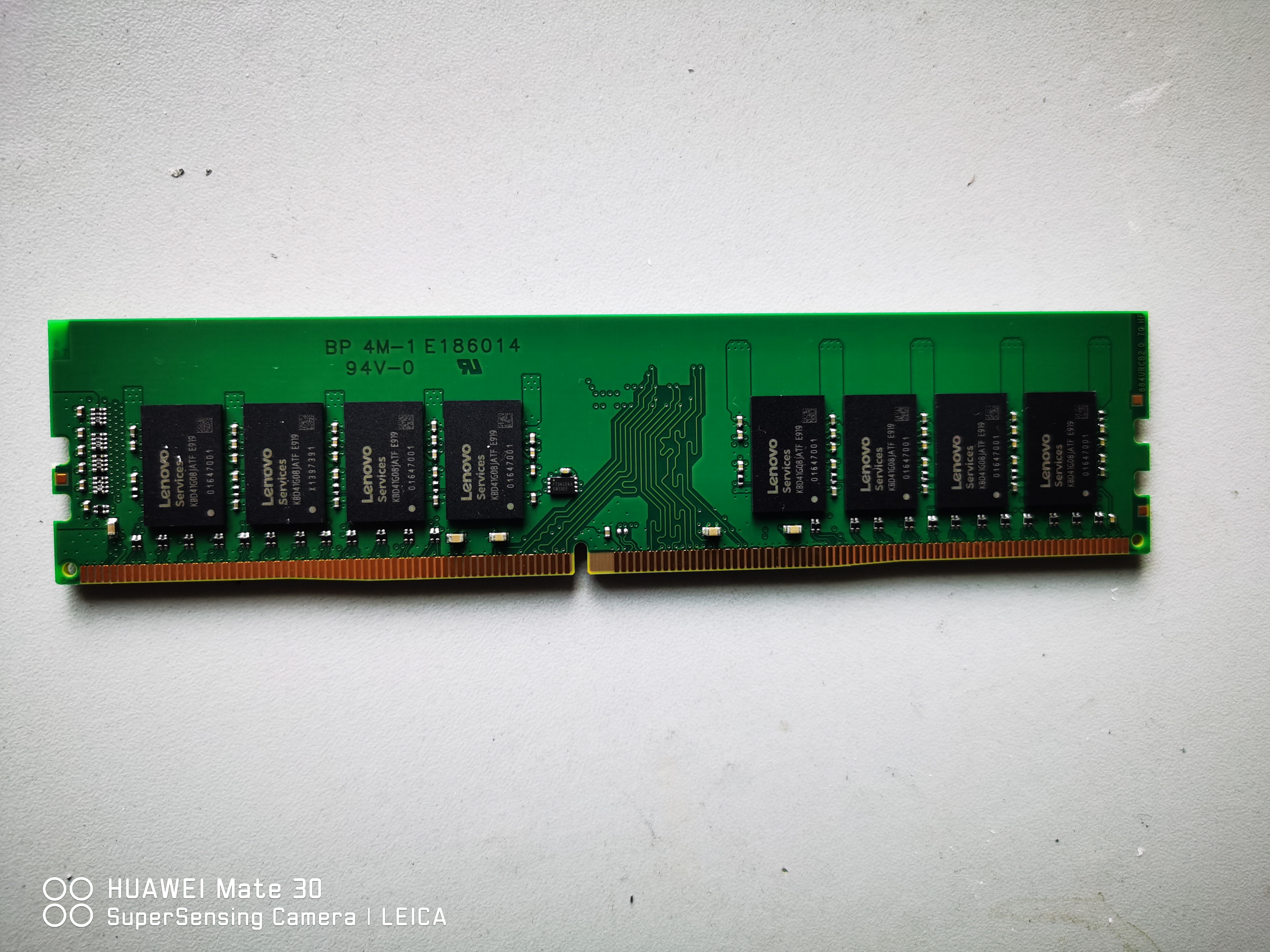 联想（Lenovo）16GB DDR4 2400 台式机内存条 实拍图