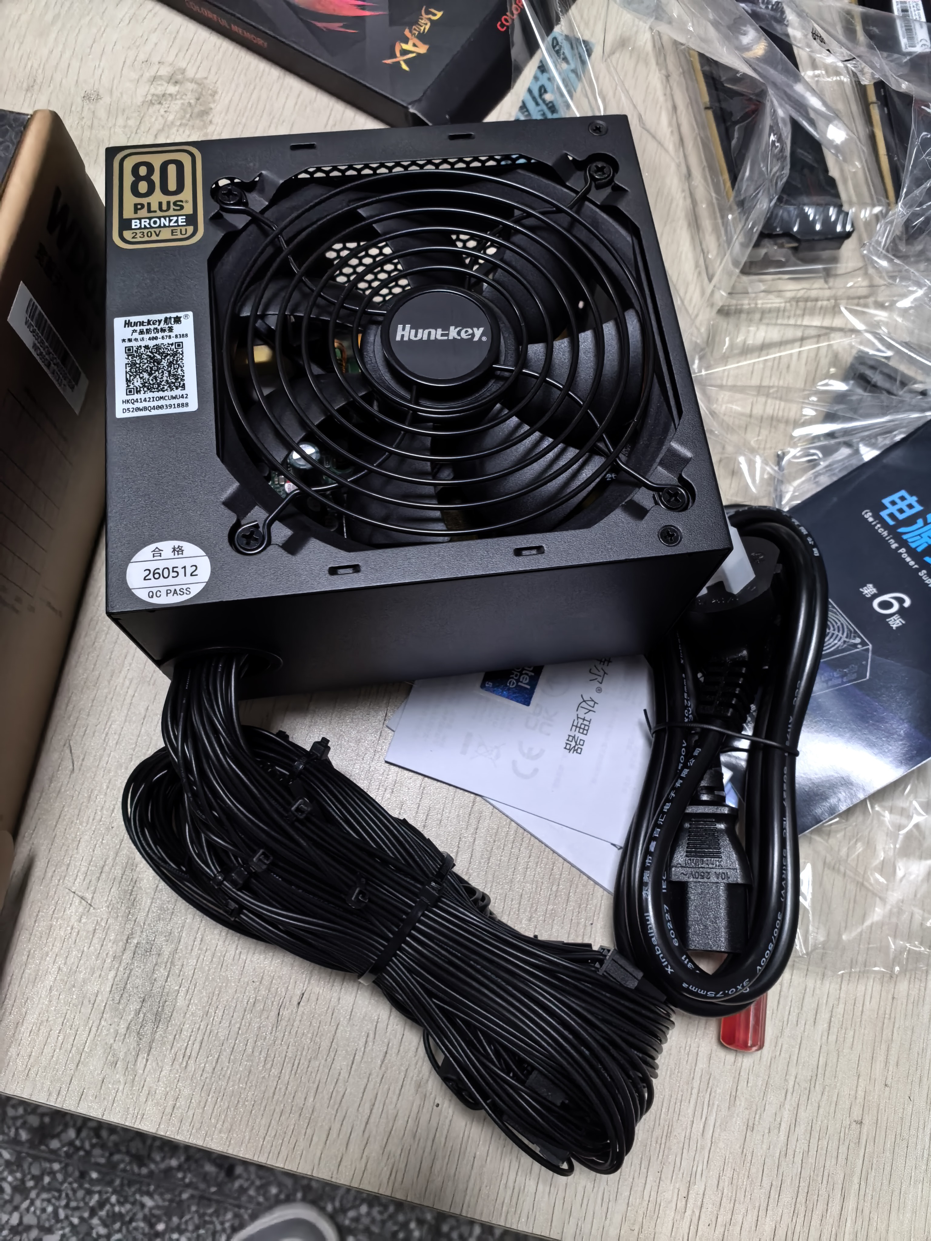 航嘉（Huntkey）WD650铜牌650W电脑电源（80PLUS铜牌/单路50A/全电压/LLC+SR+DC-DC/智能温控） 实拍图