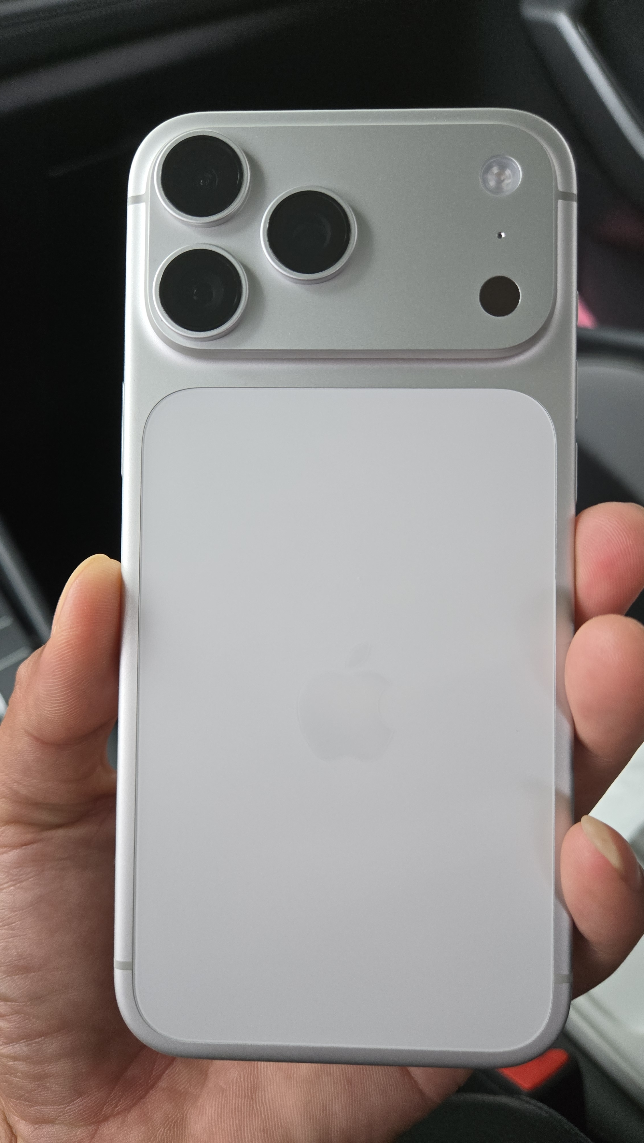 Apple/苹果【需签收激活】iPhone 17 Pro Max 1TB 银色 支持移动联通电信5G 双卡双待手机 实拍图